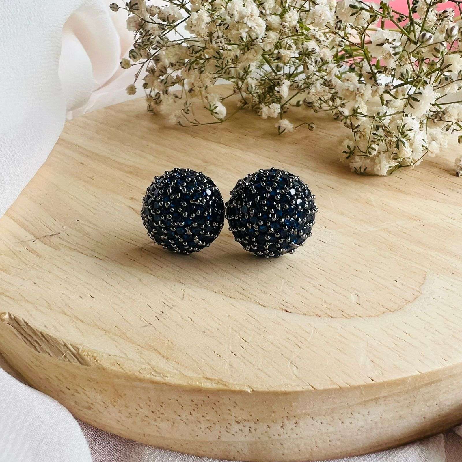 Ad maria studs