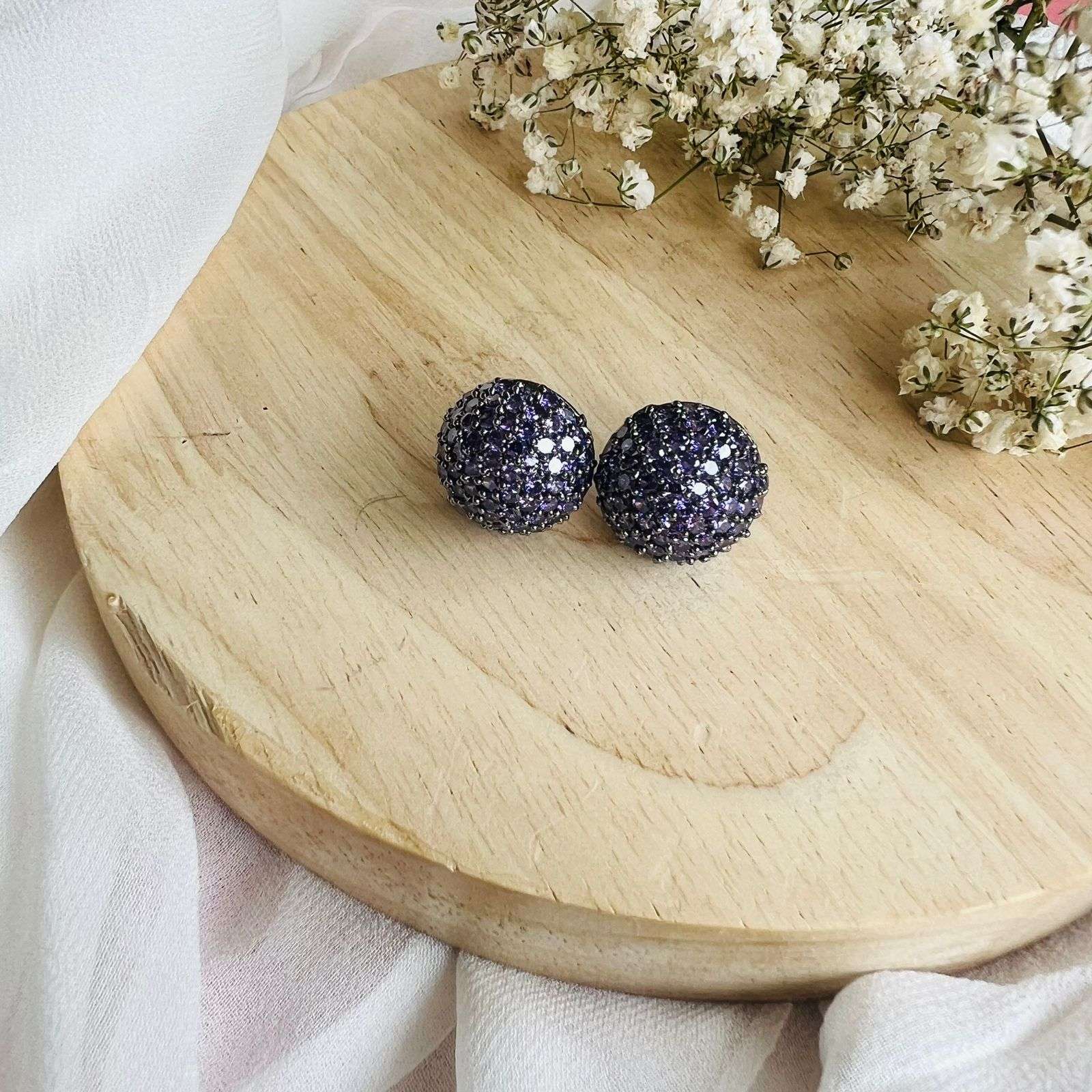 Ad maria studs