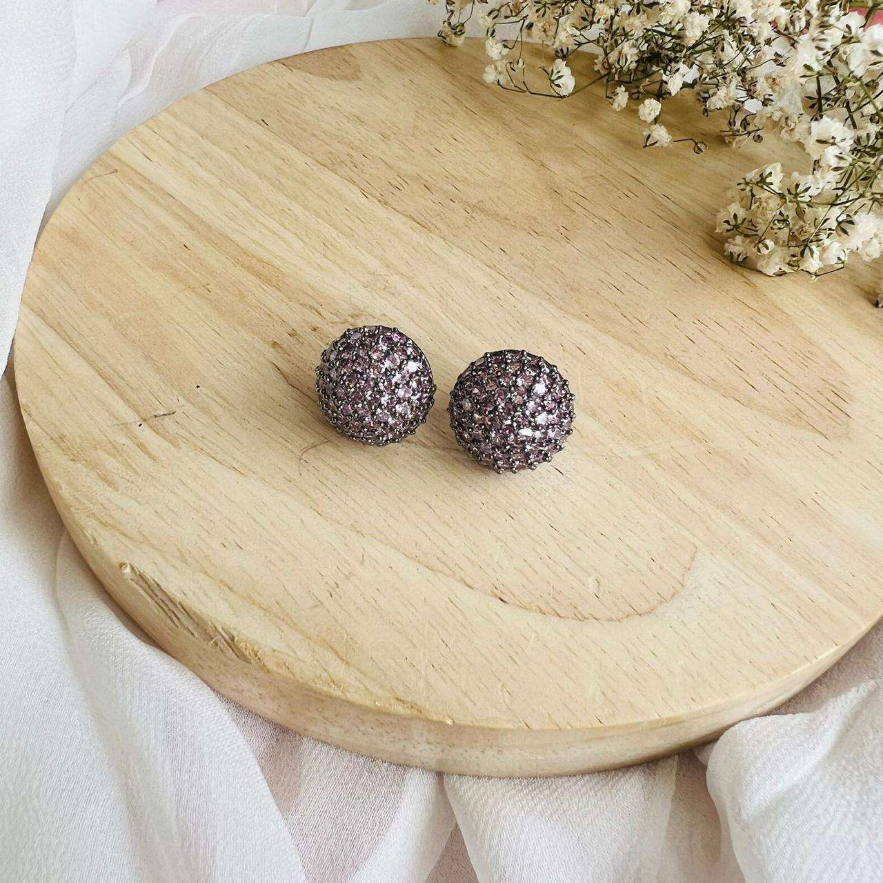 Ad maria studs