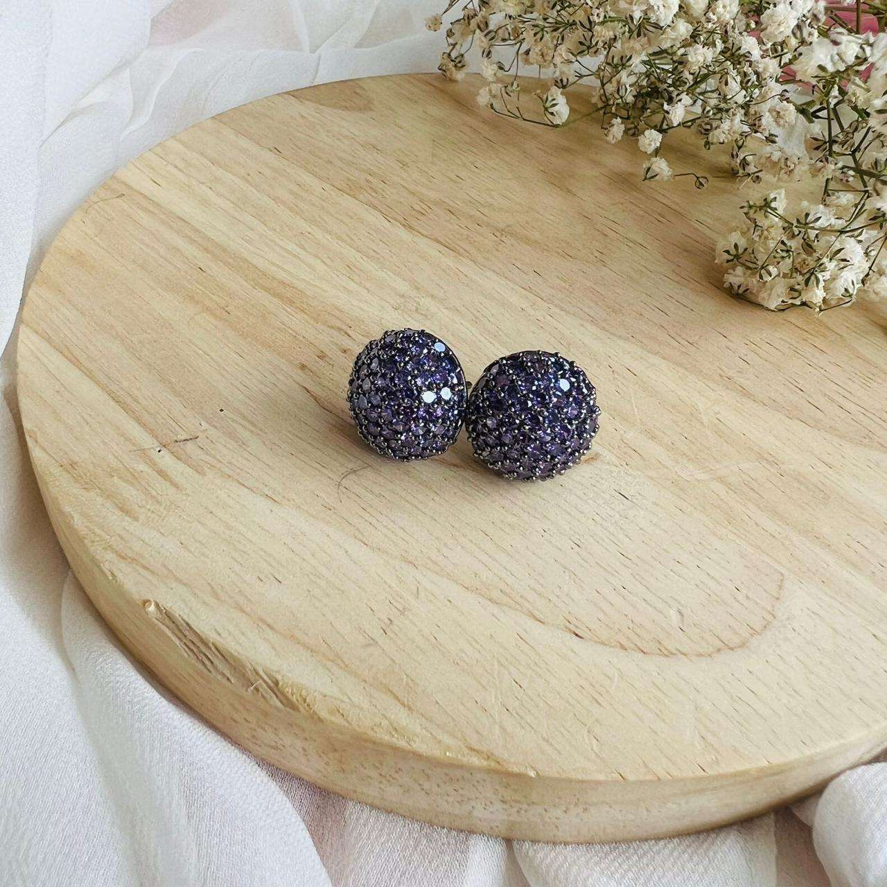 Ad maria studs