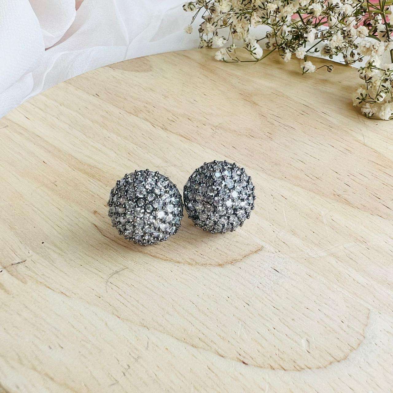 Ad maria studs