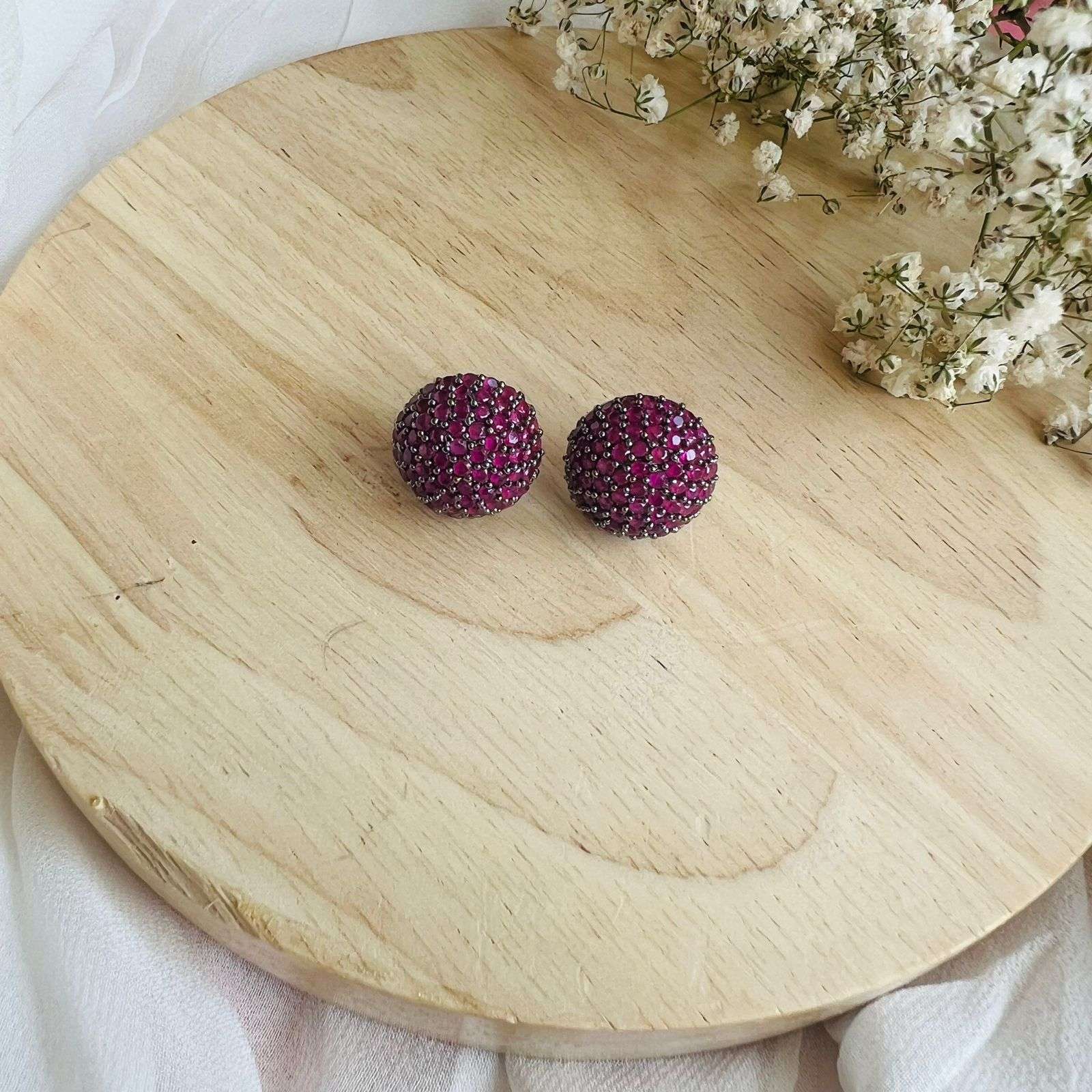 Ad maria studs