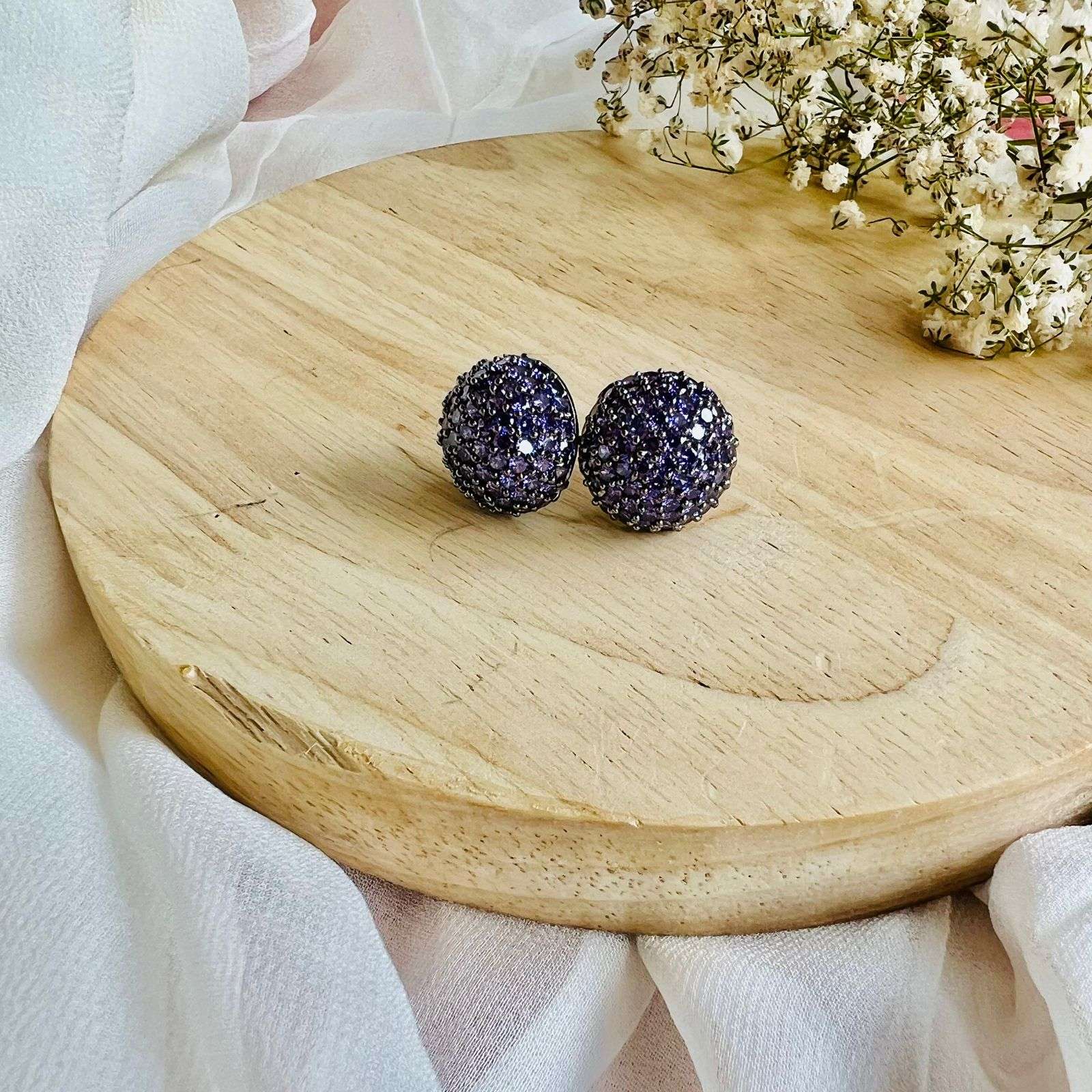 Ad maria studs
