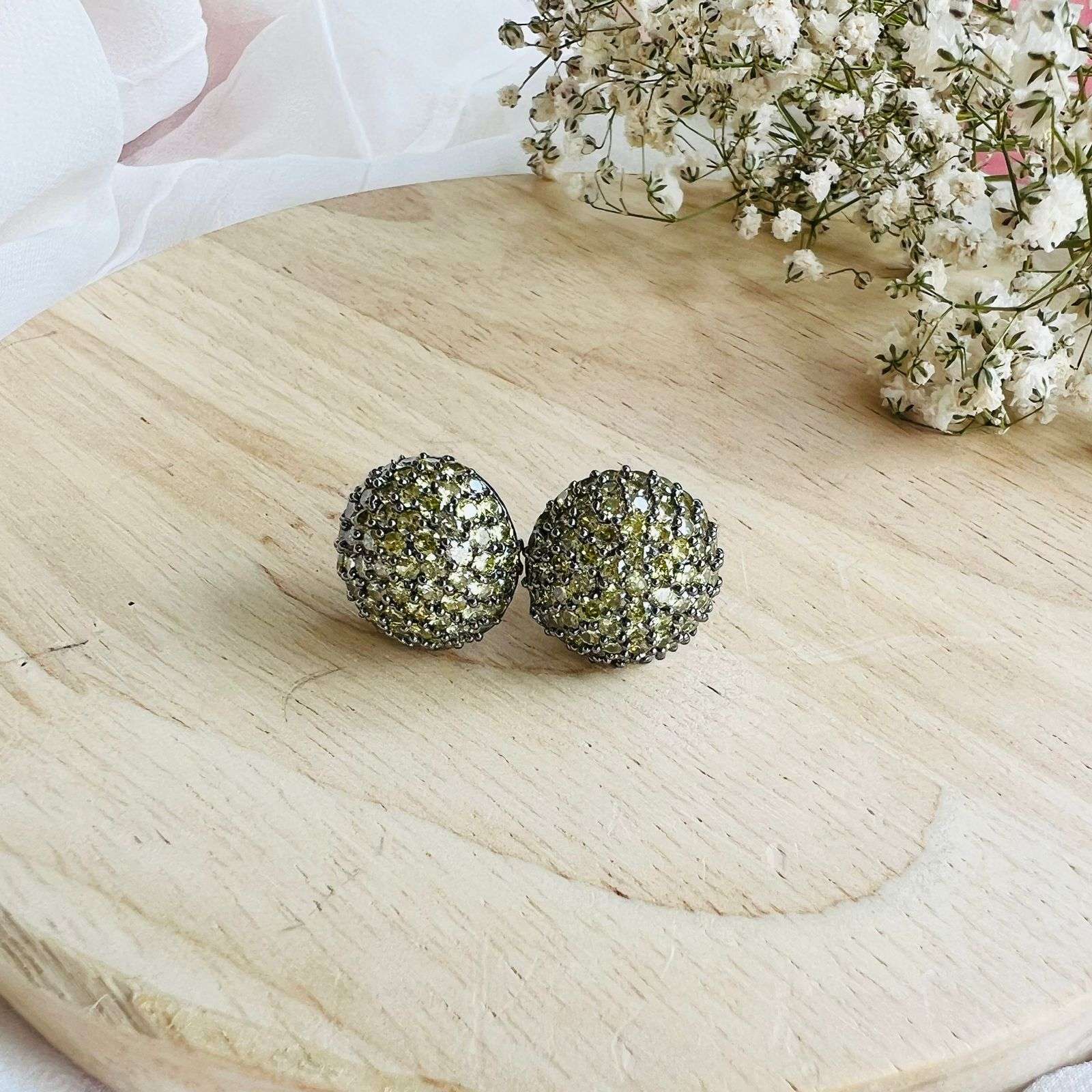 Ad maria studs