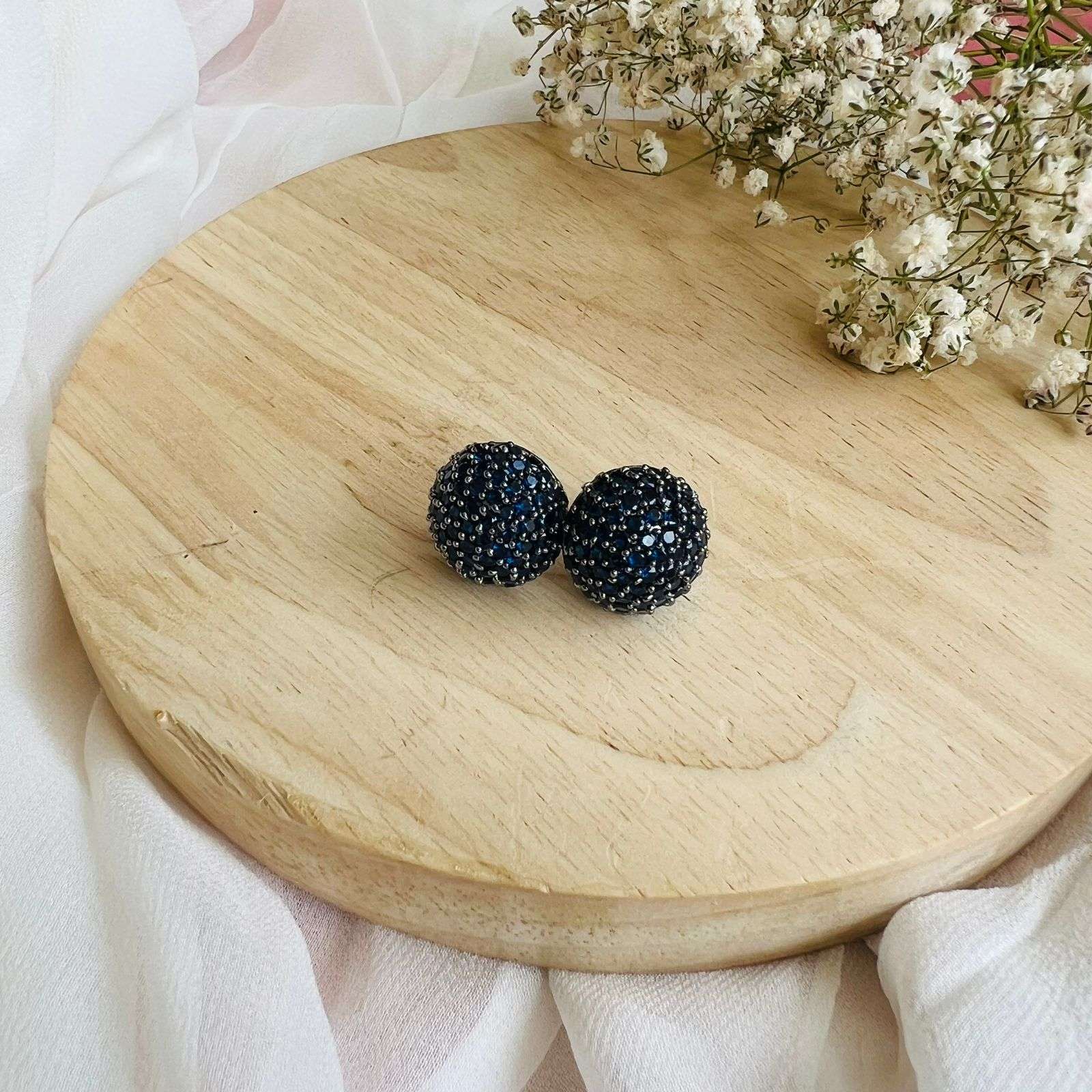 Ad maria studs
