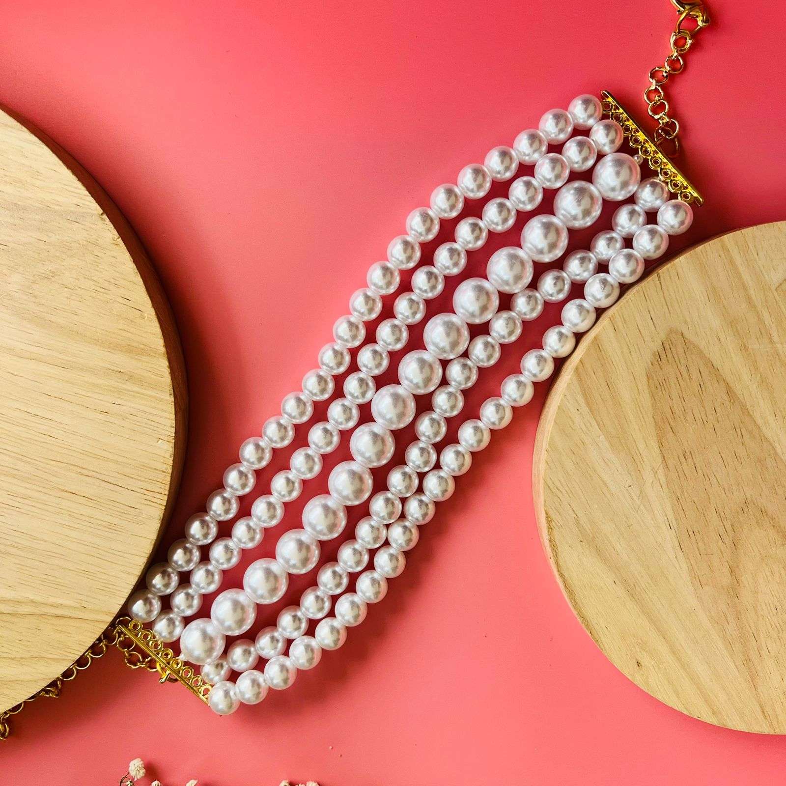 Layla jesse pearl choker