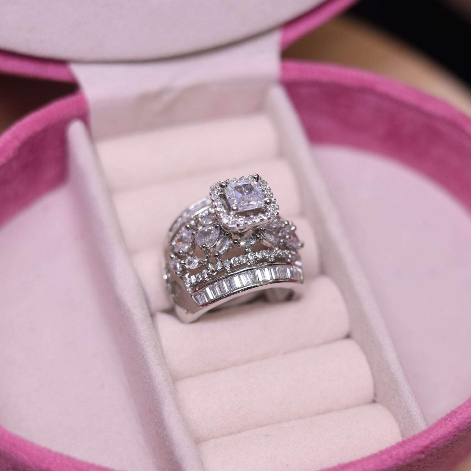 Queen Elsa square ad ring - adjustable