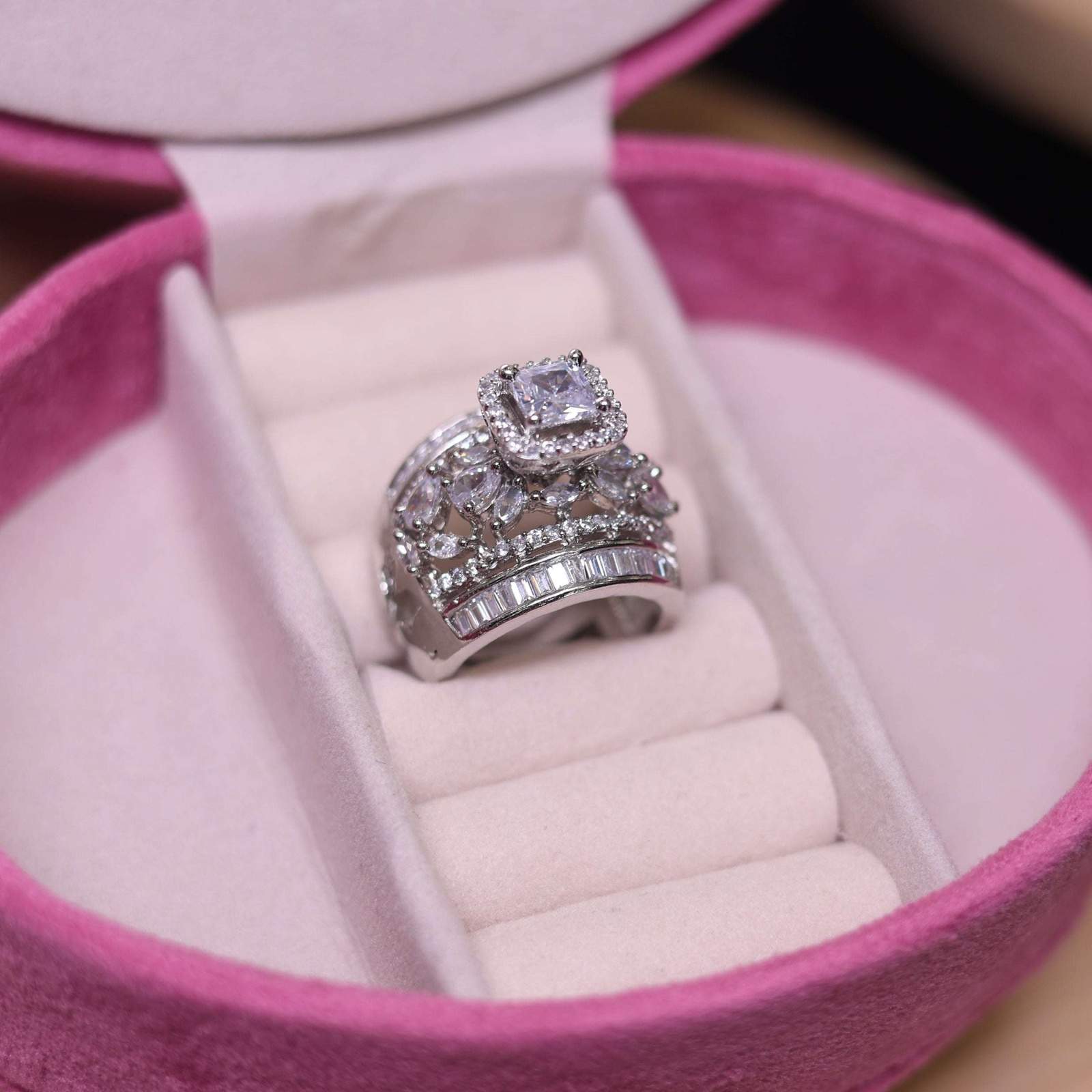 Queen Elsa square ad ring - adjustable