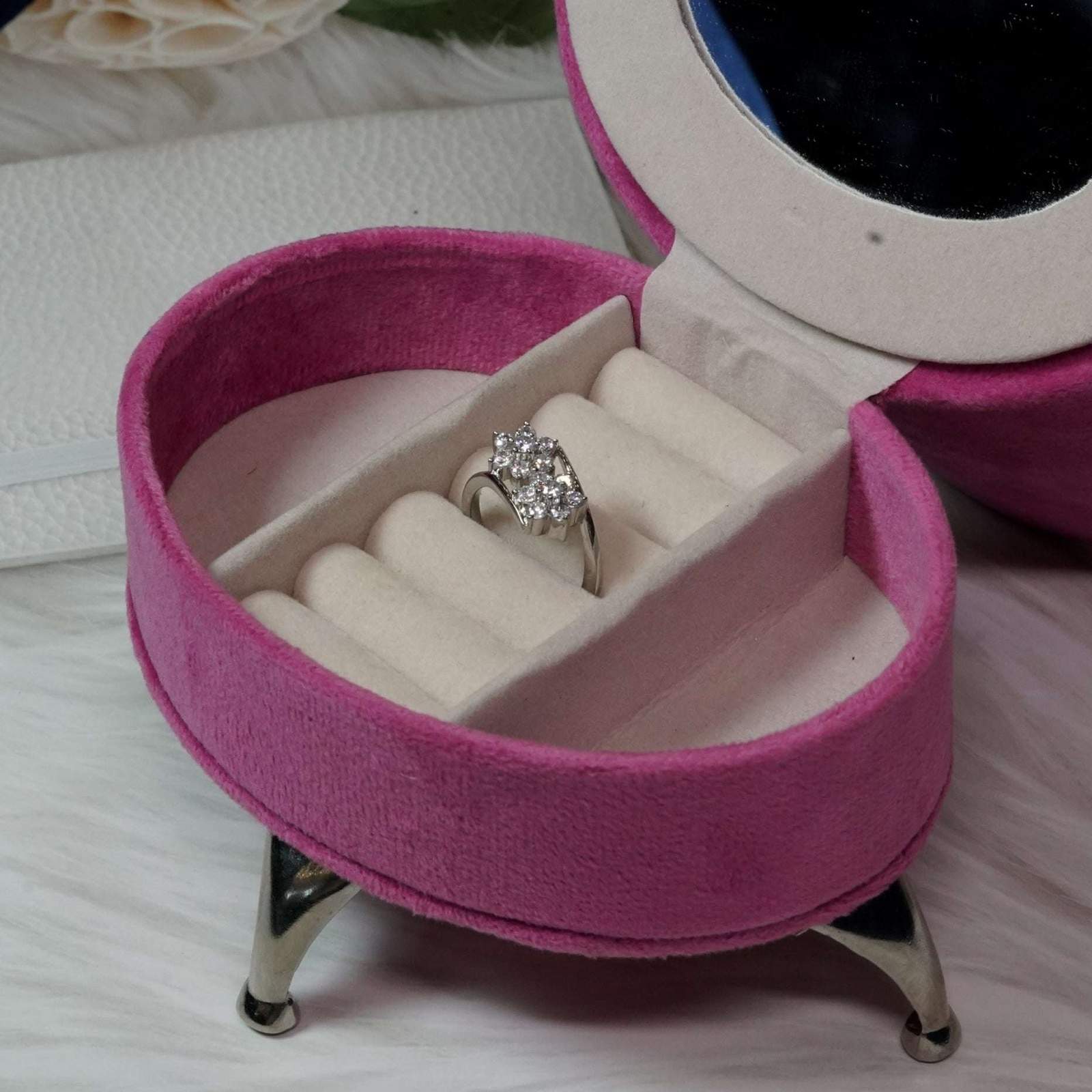 Vs sterling silver cocktail ring 1007 Velvet box by Shweta