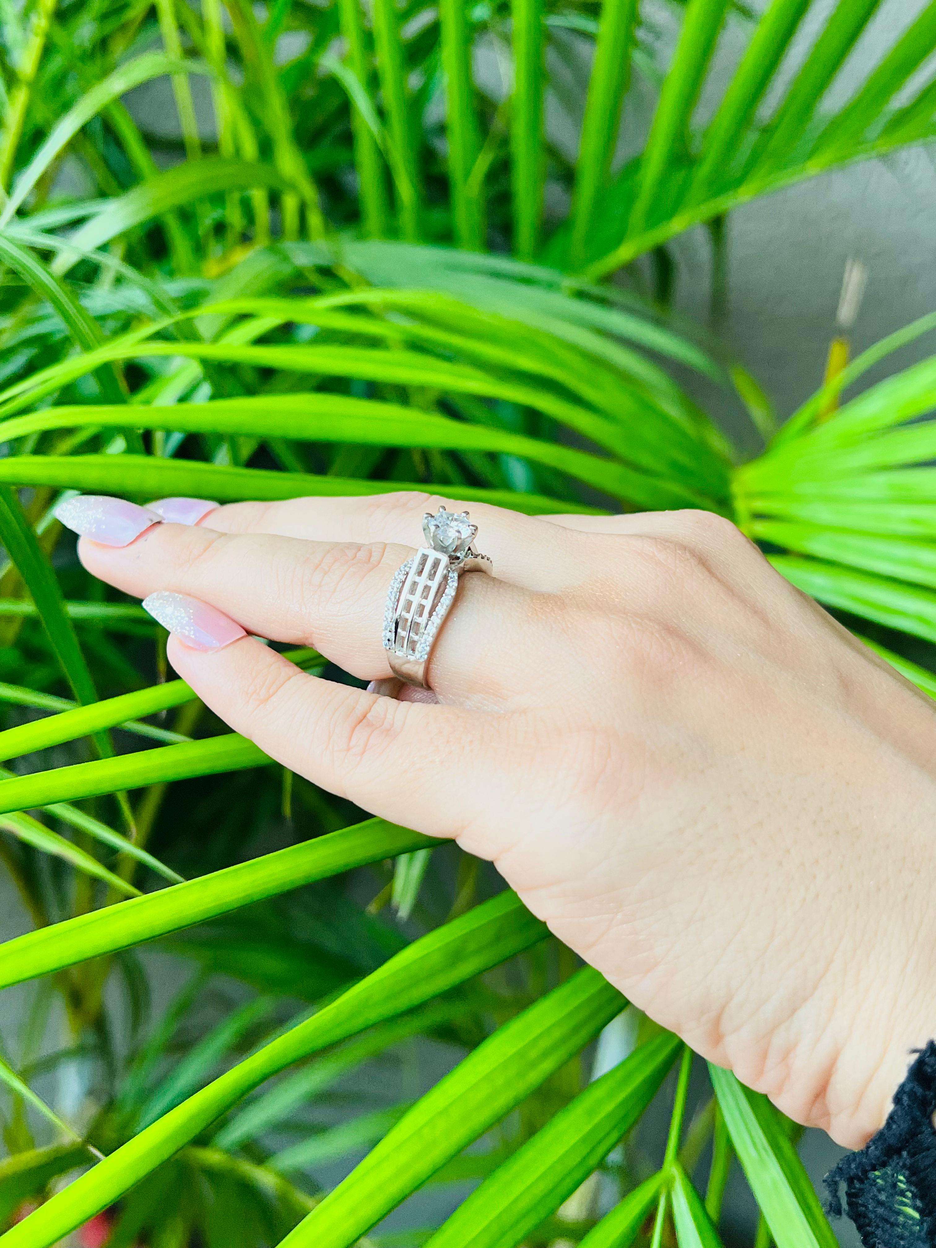 Vs sterling silver cocktail ring 1019 Velvet box by Shweta