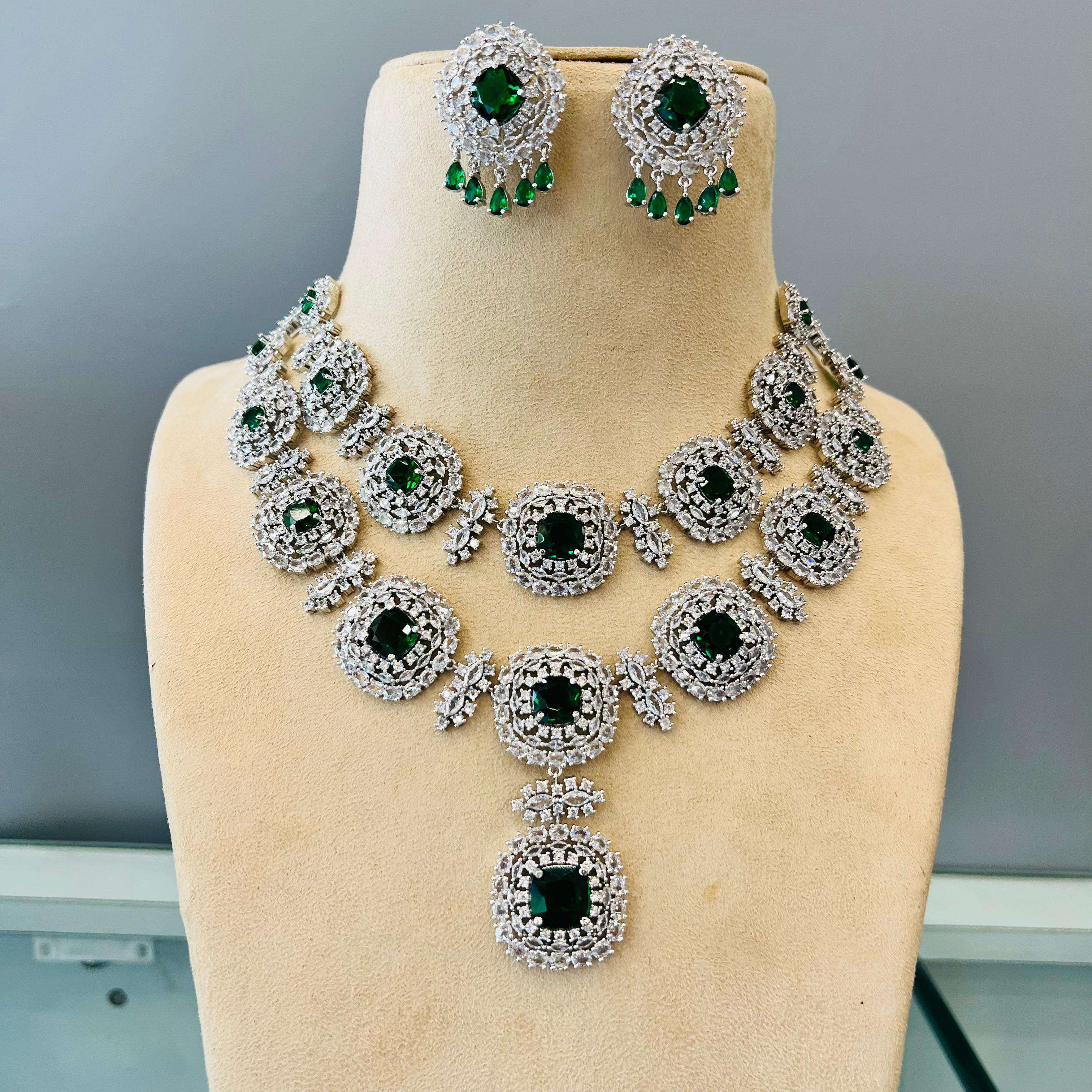Zoya ad Neckpiece Velvet box by Shweta