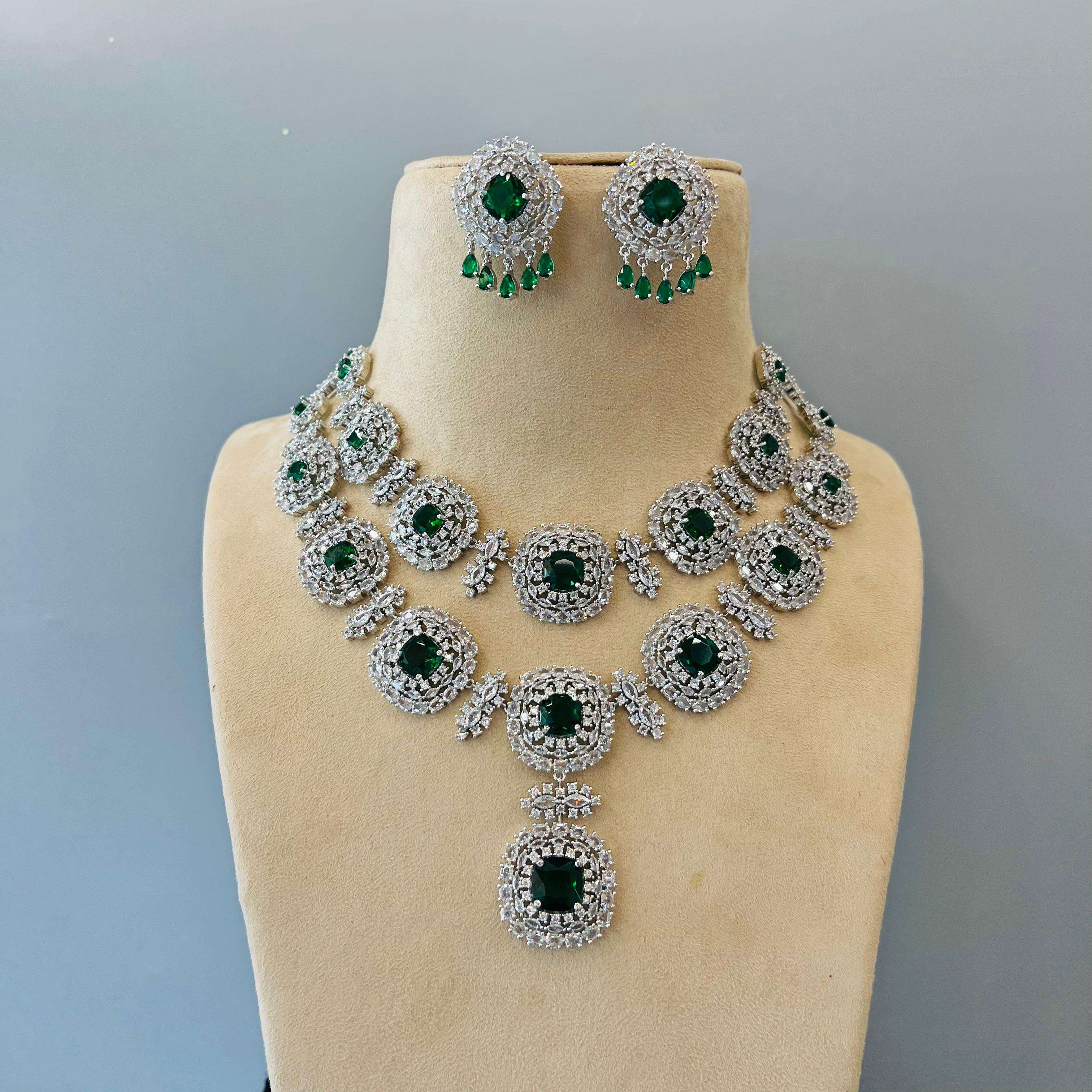 Zoya ad Neckpiece Velvet box by Shweta
