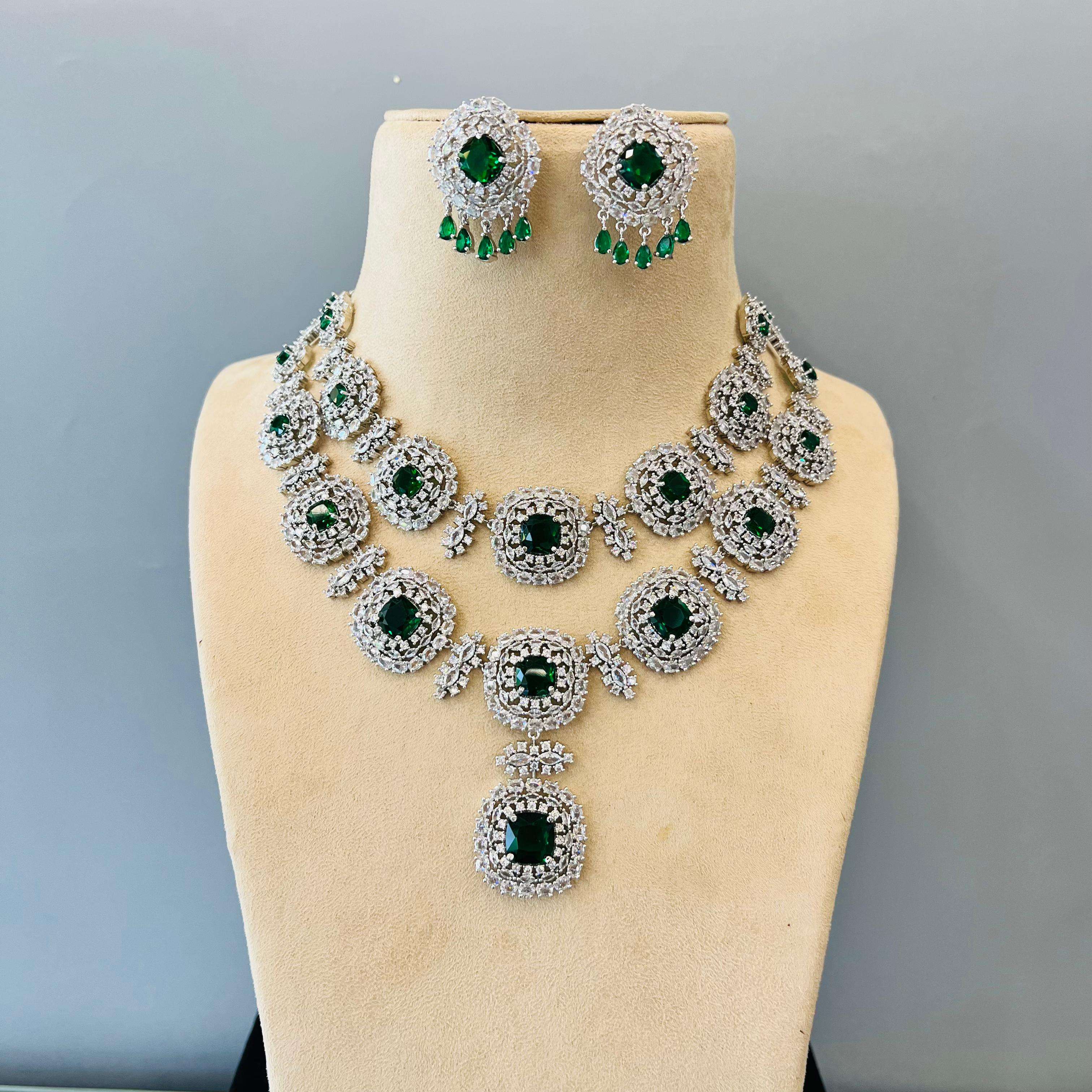 Zoya ad Neckpiece Velvet box by Shweta