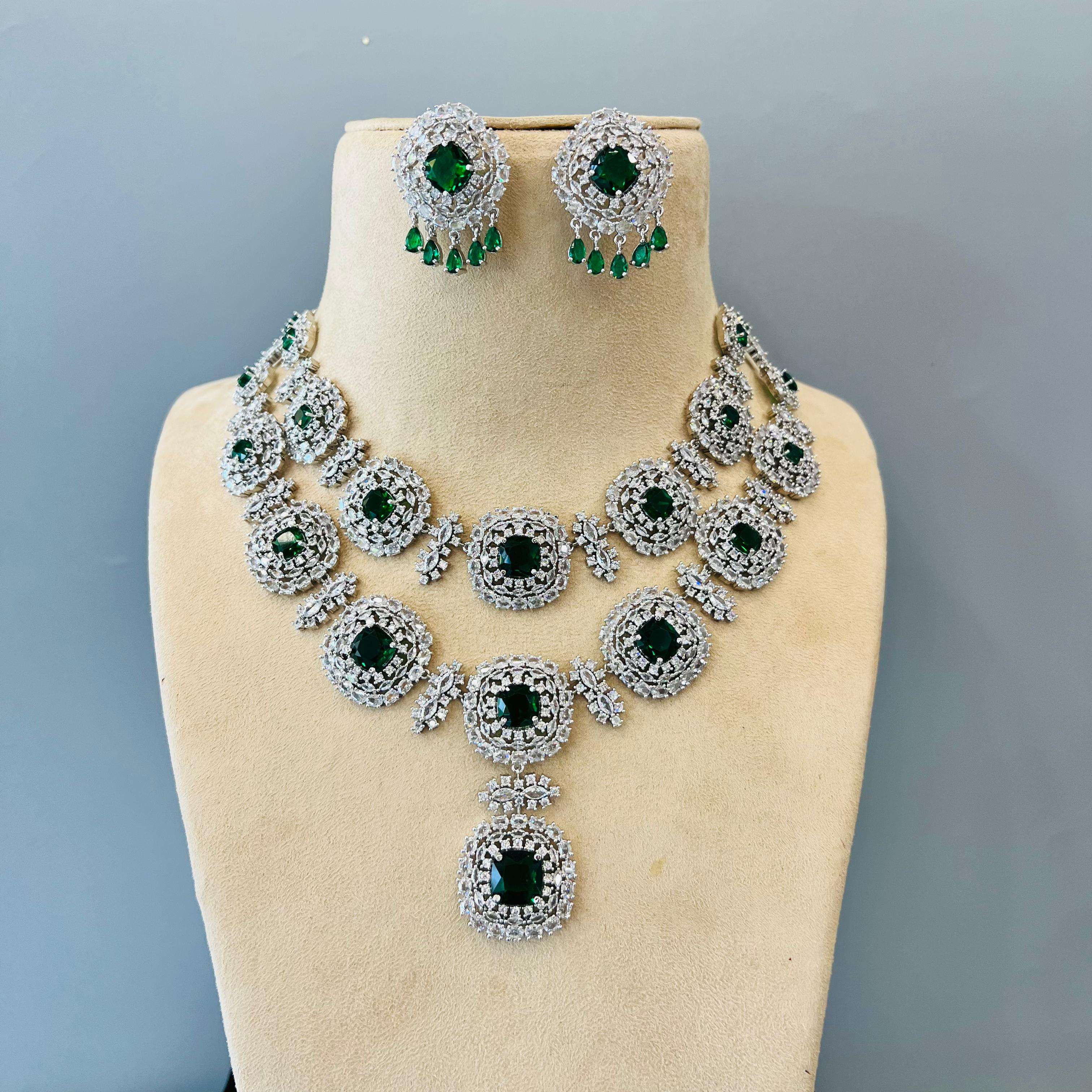 Zoya ad Neckpiece Velvet box by Shweta
