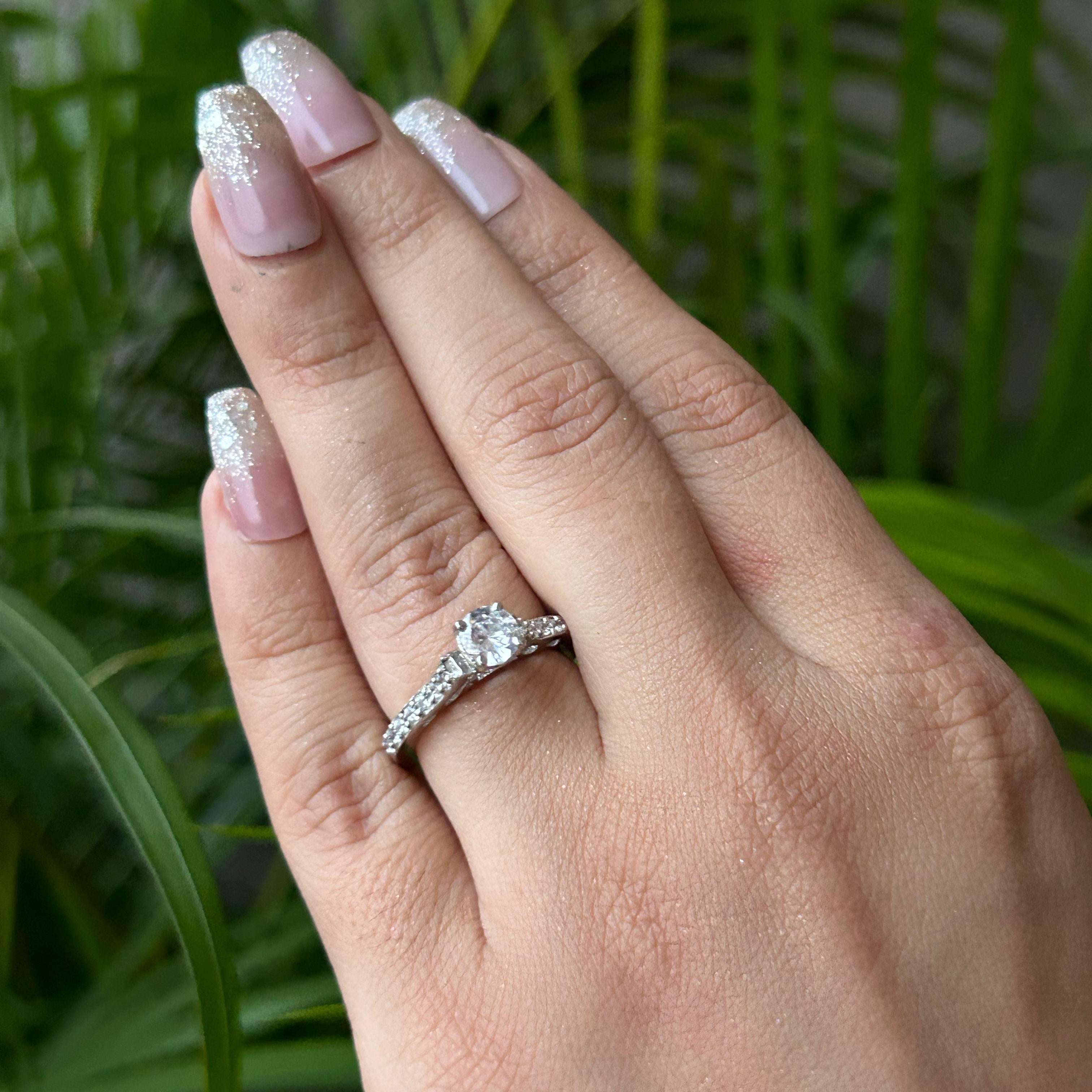 Vs sterling silver cocktail ring 1022 Velvet box by Shweta