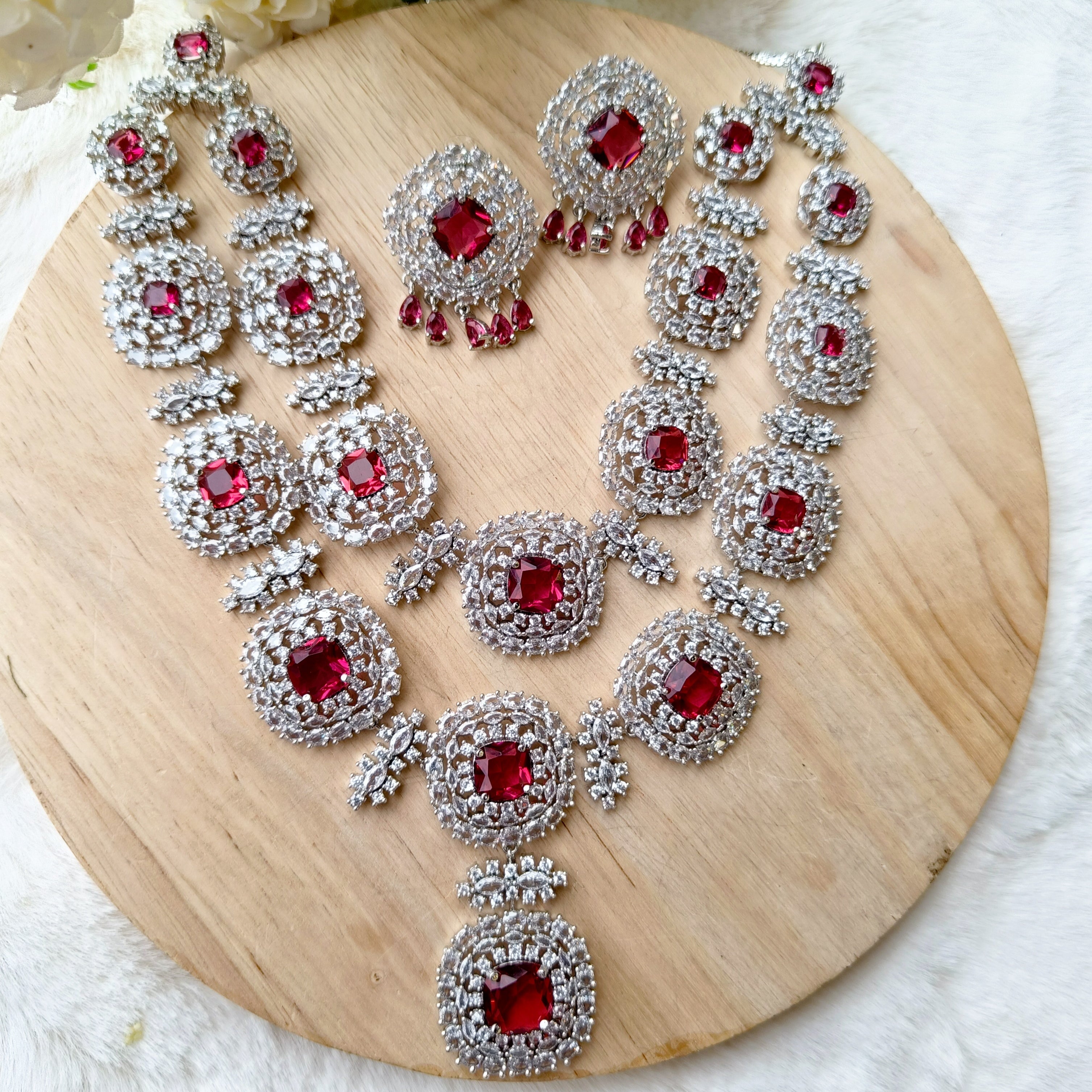 Zoya ad Neckpiece