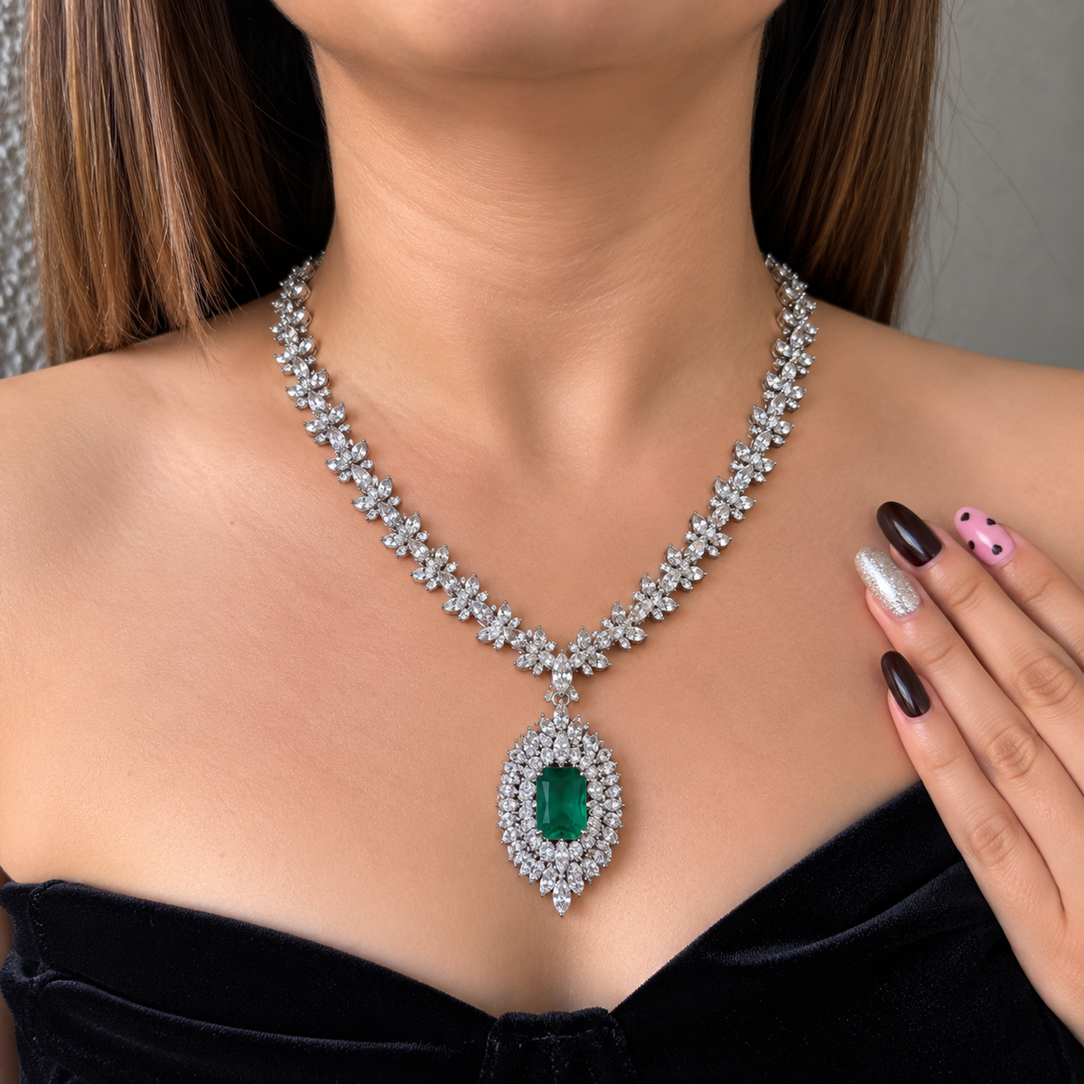 Ad Kritika Neckpiece