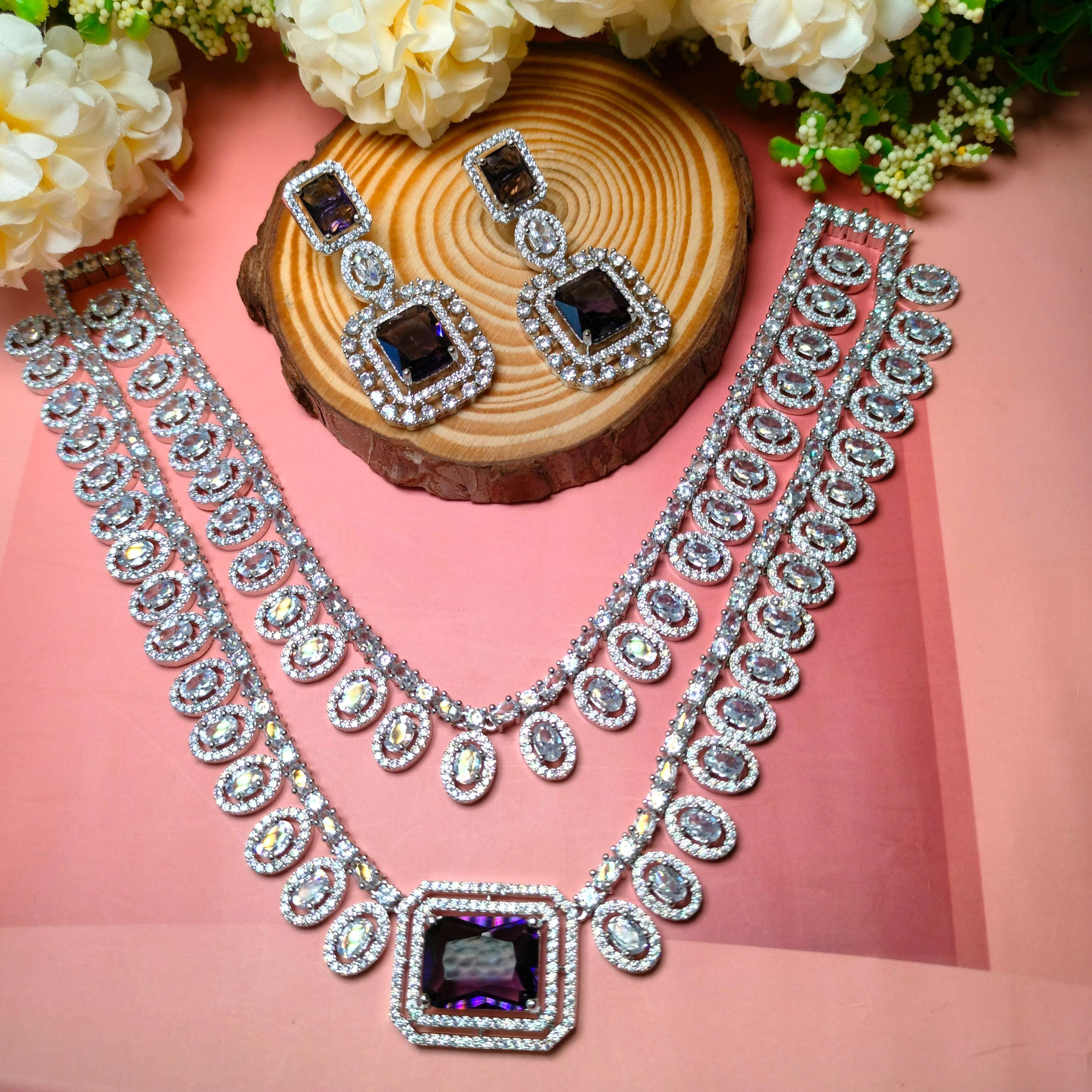 Inaya ad neckpiece