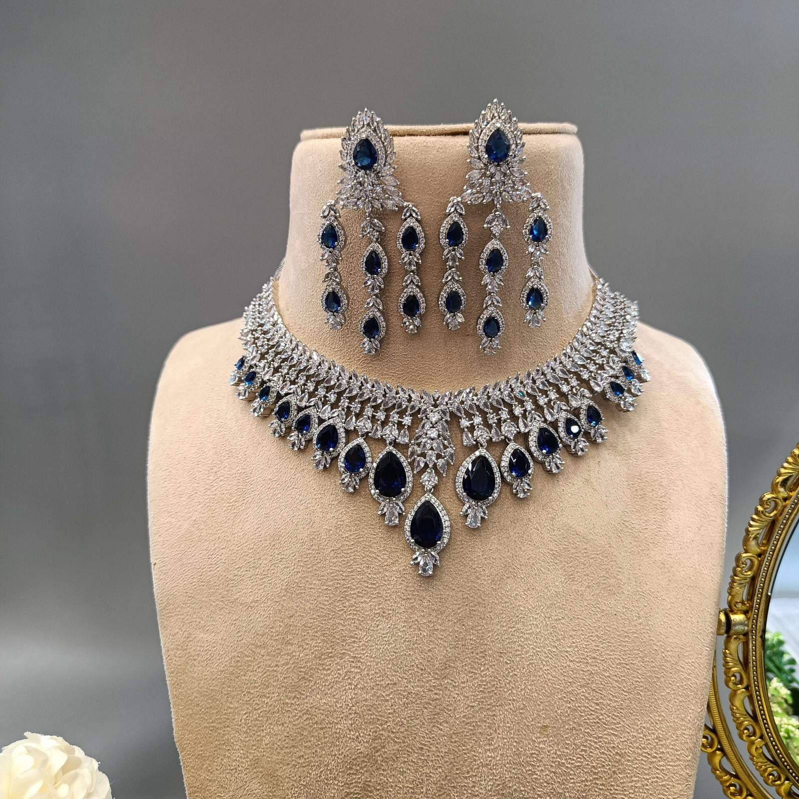 AD kritika Neckpiece