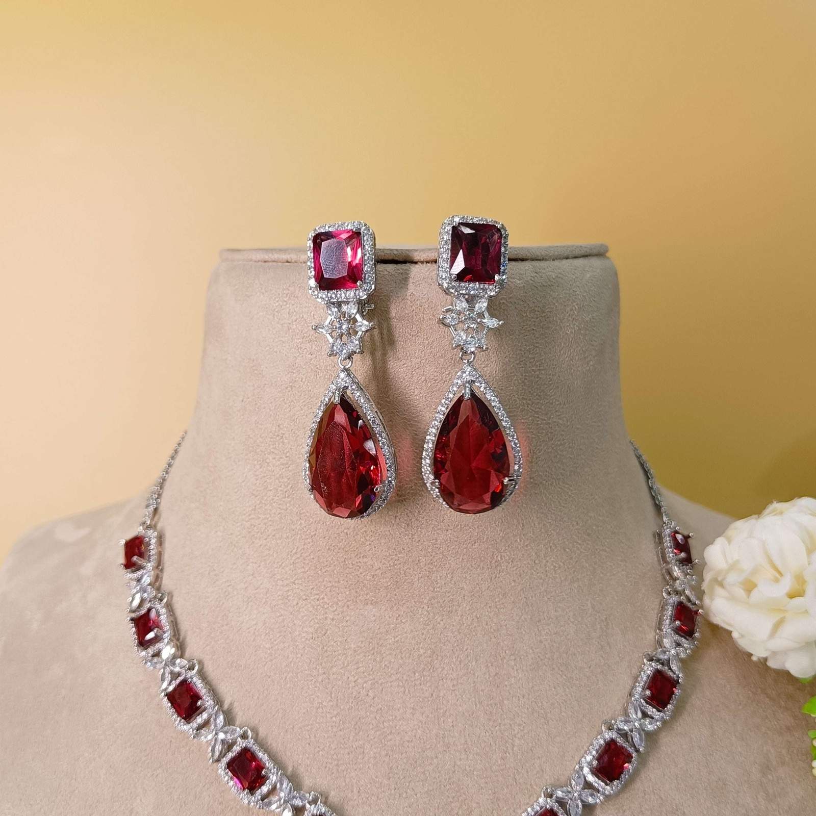 Ad zoya neckpiece