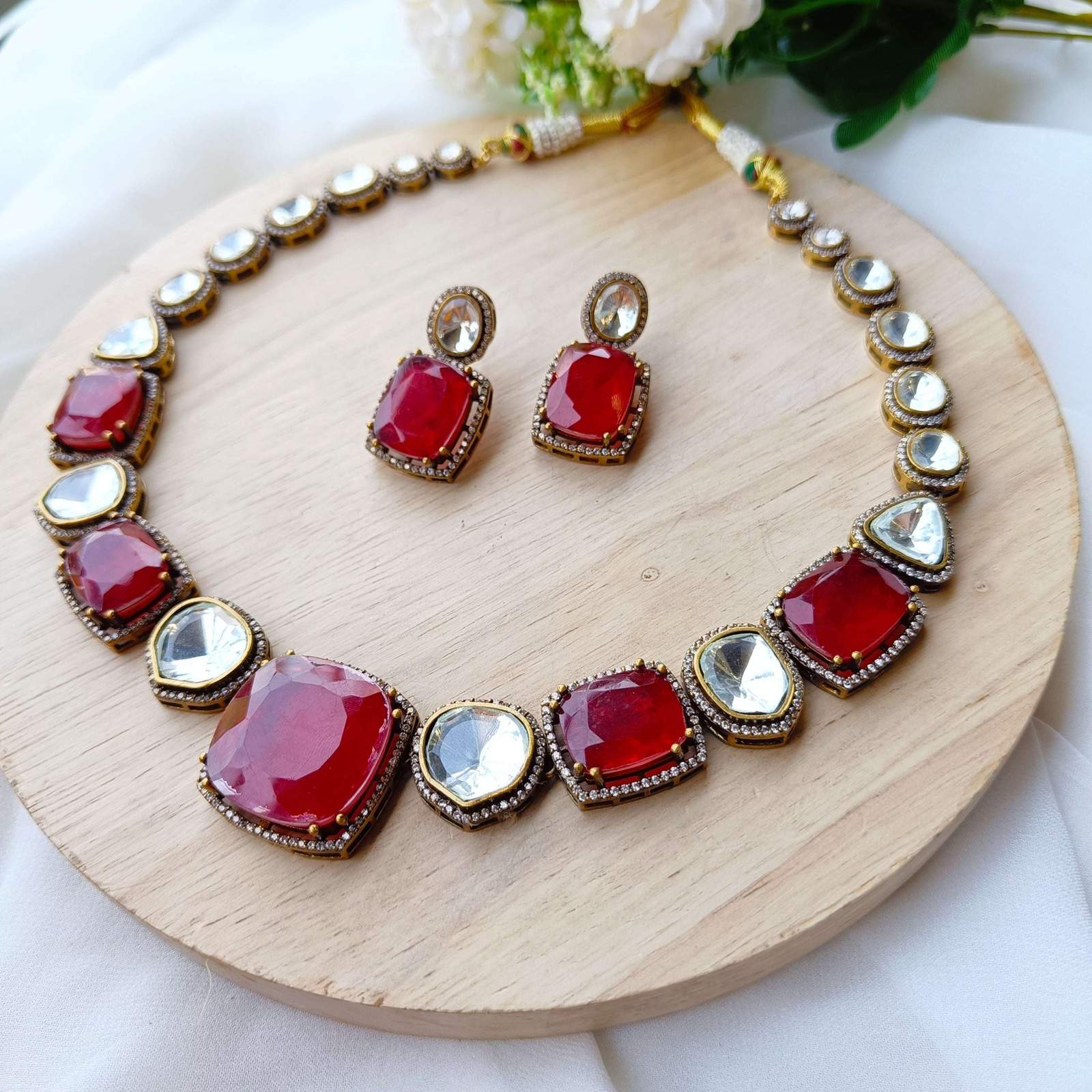Nayaab Jasmine neckpiece