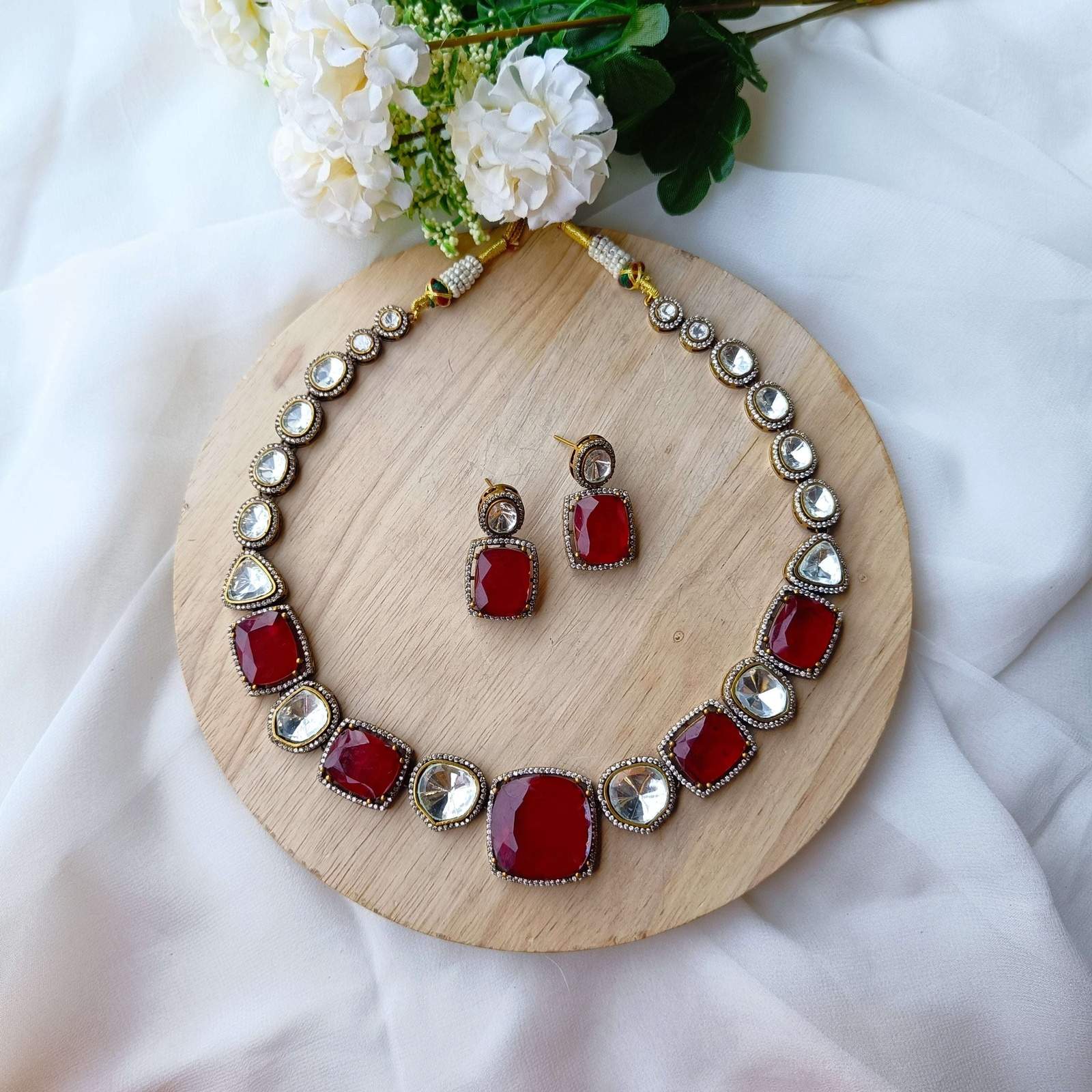 Nayaab Jasmine neckpiece