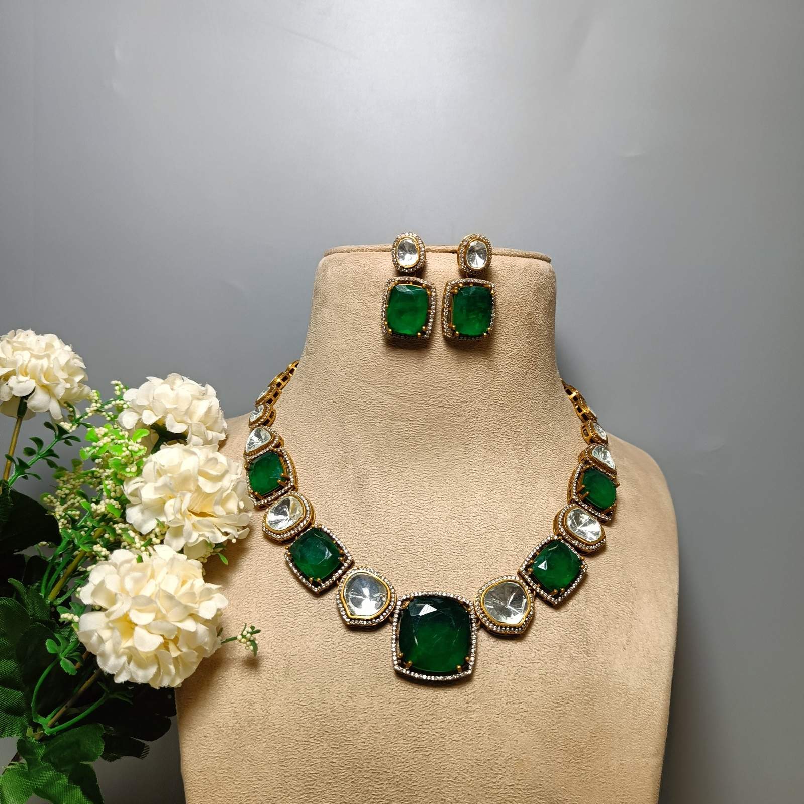 Nayaab Jasmine neckpiece