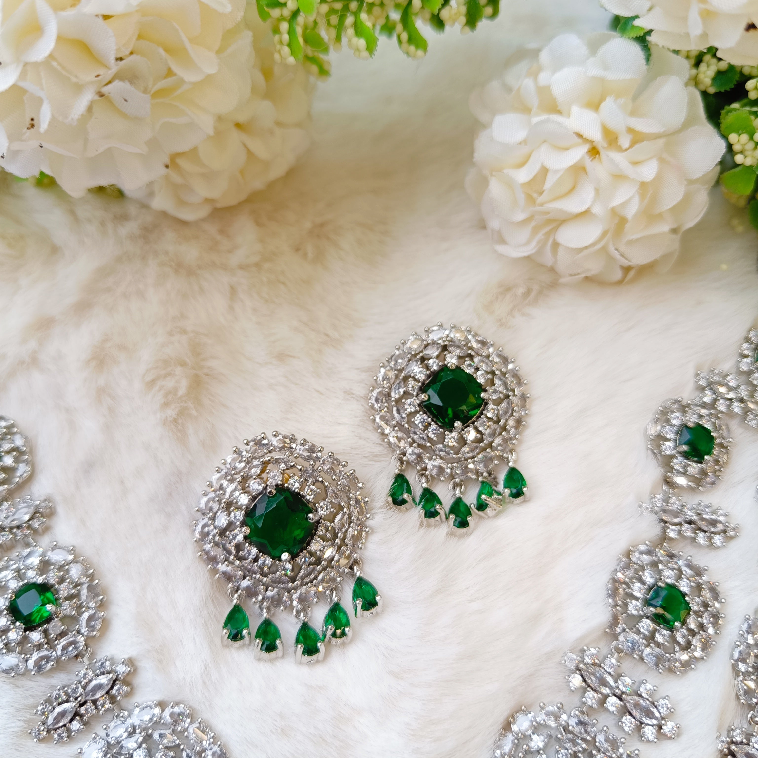 Zoya ad Neckpiece