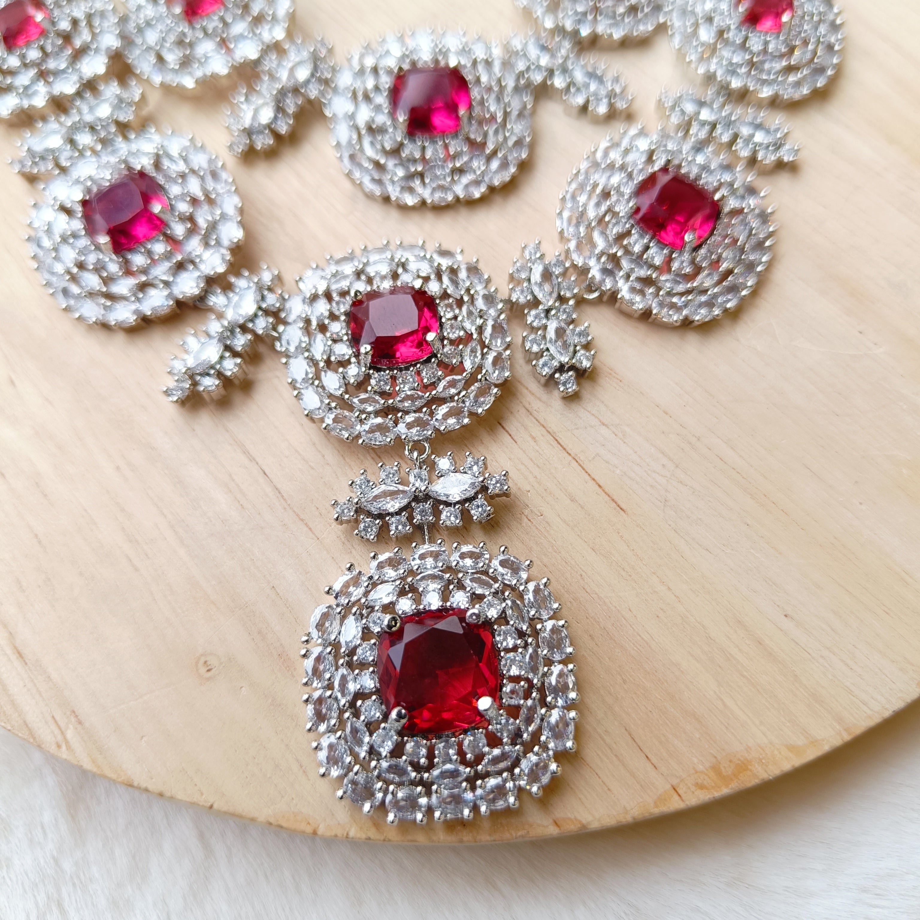 Zoya ad Neckpiece