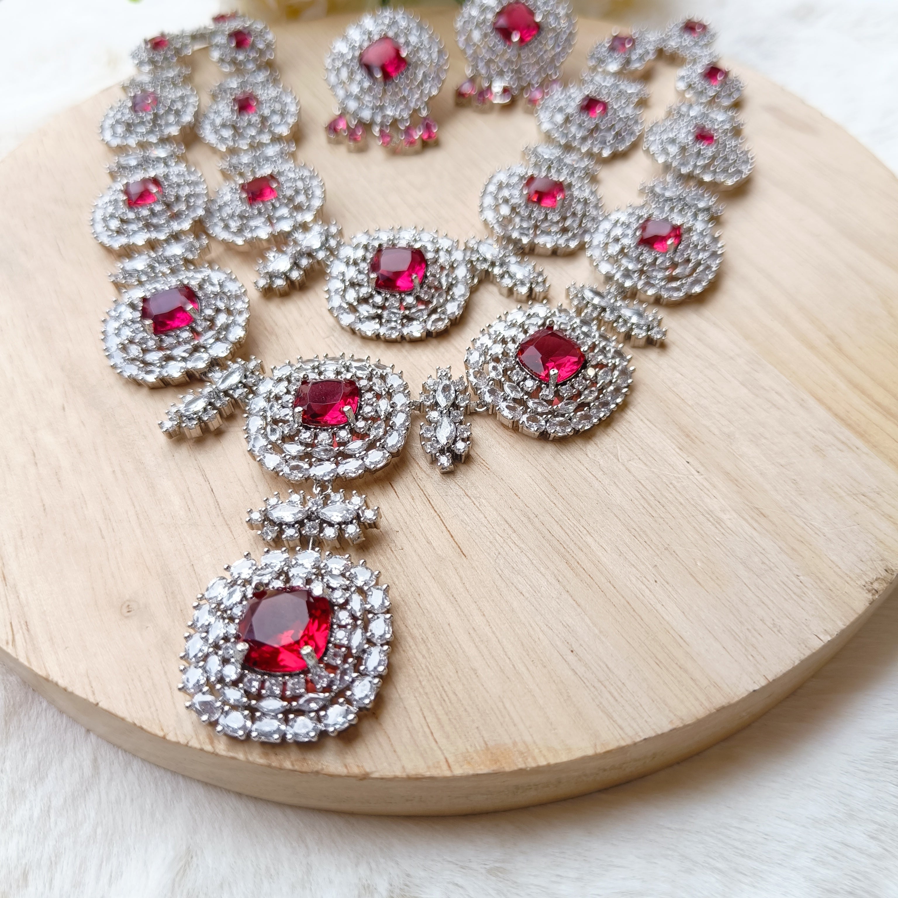 Zoya ad Neckpiece