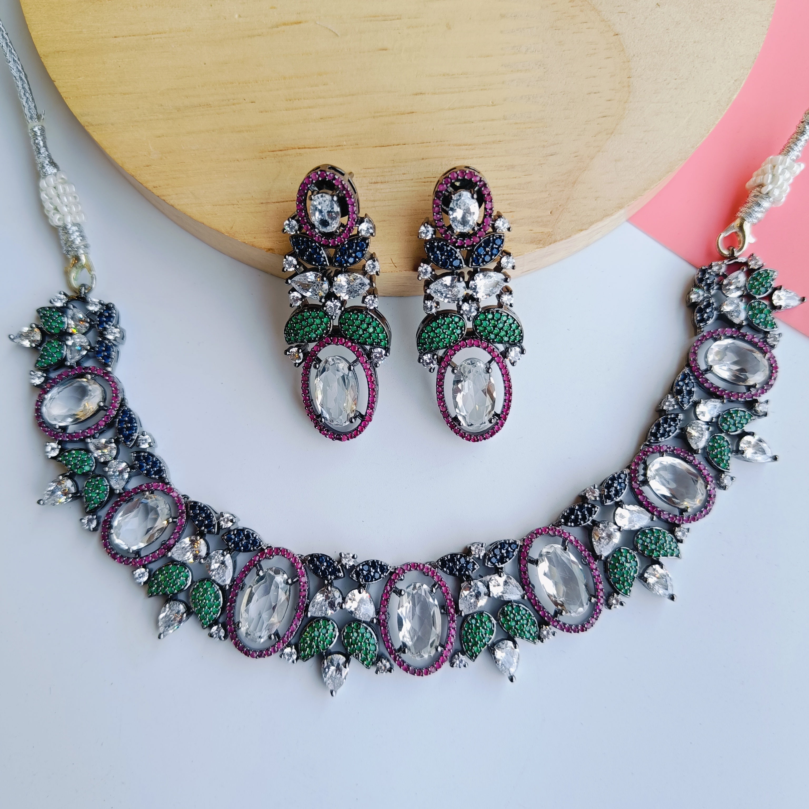Ad zubia Neckpiece