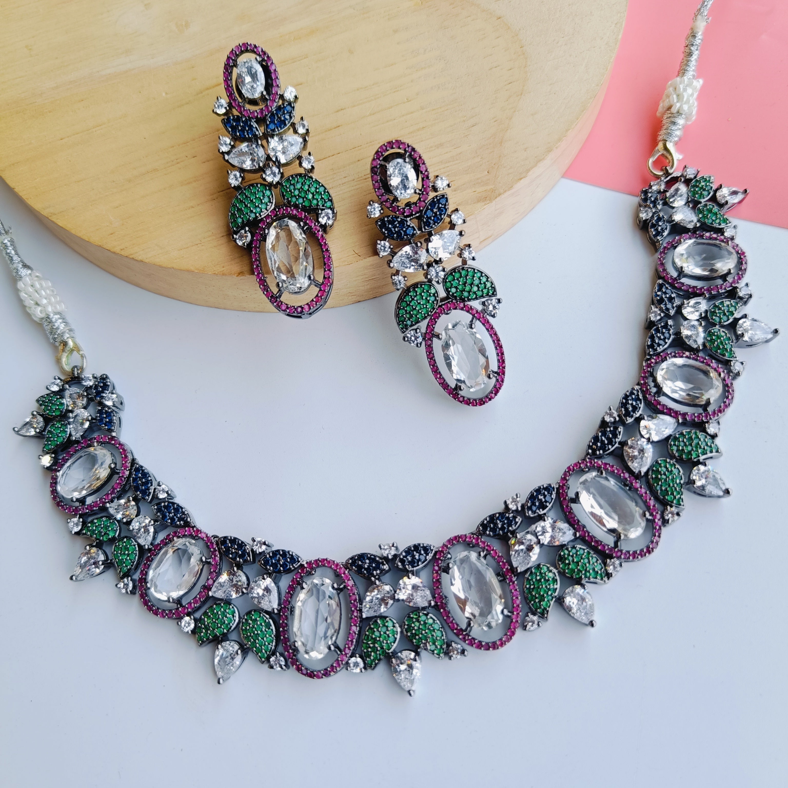 Ad zubia Neckpiece