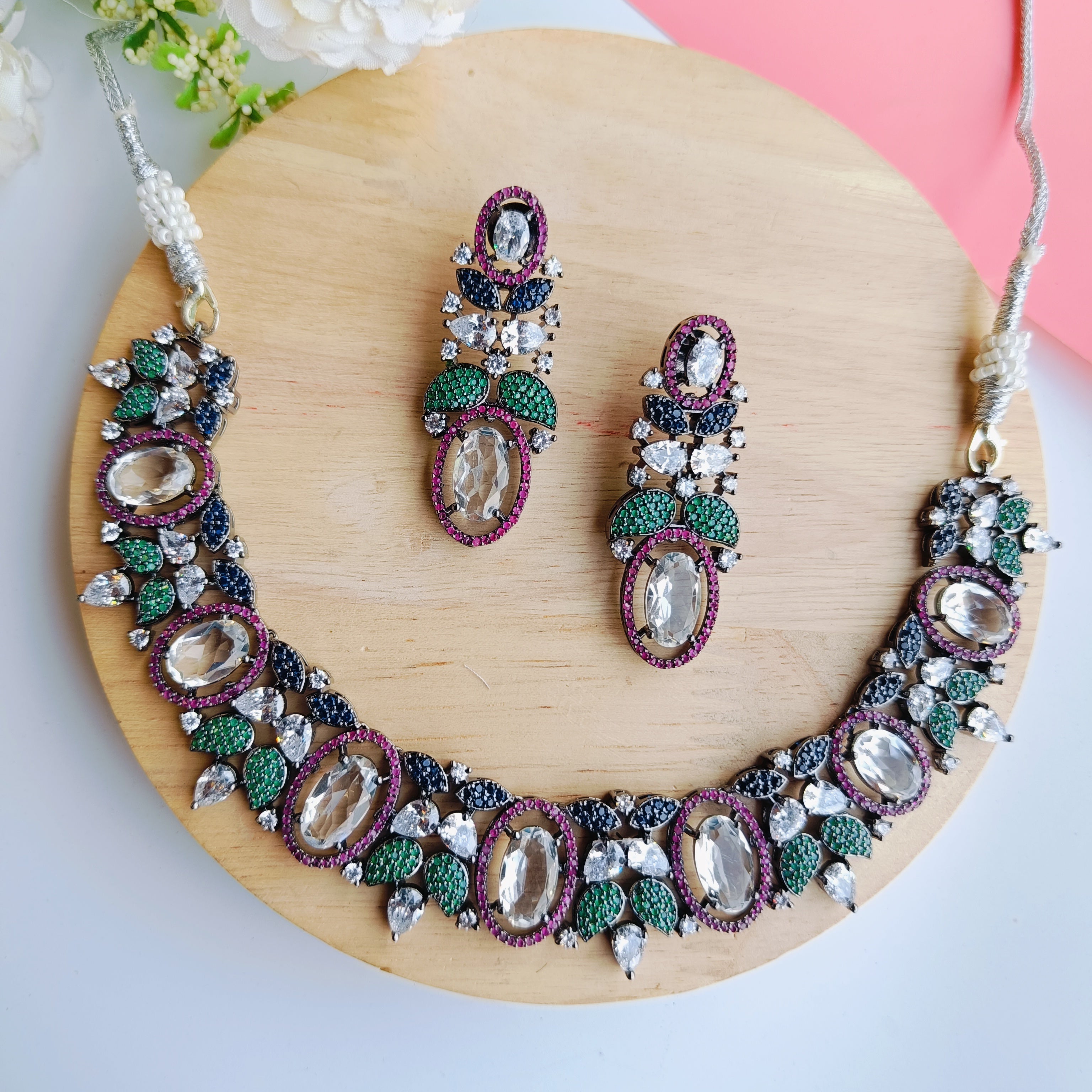 Ad zubia Neckpiece