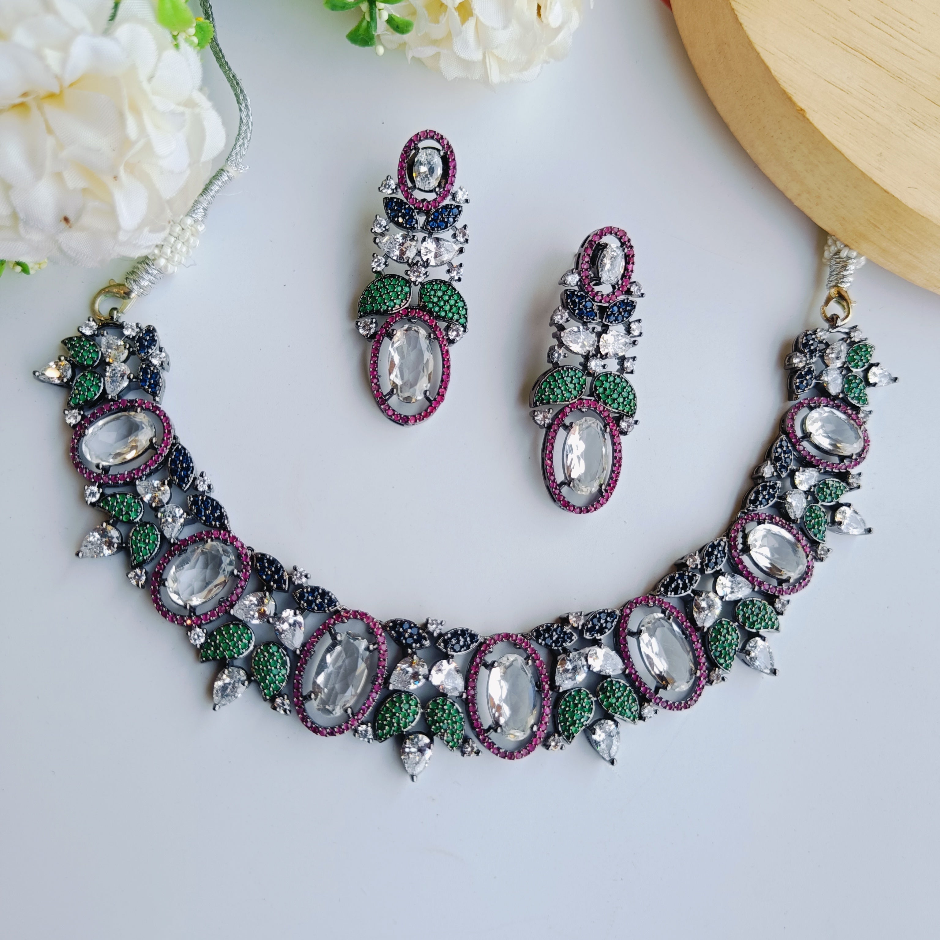 Ad zubia Neckpiece