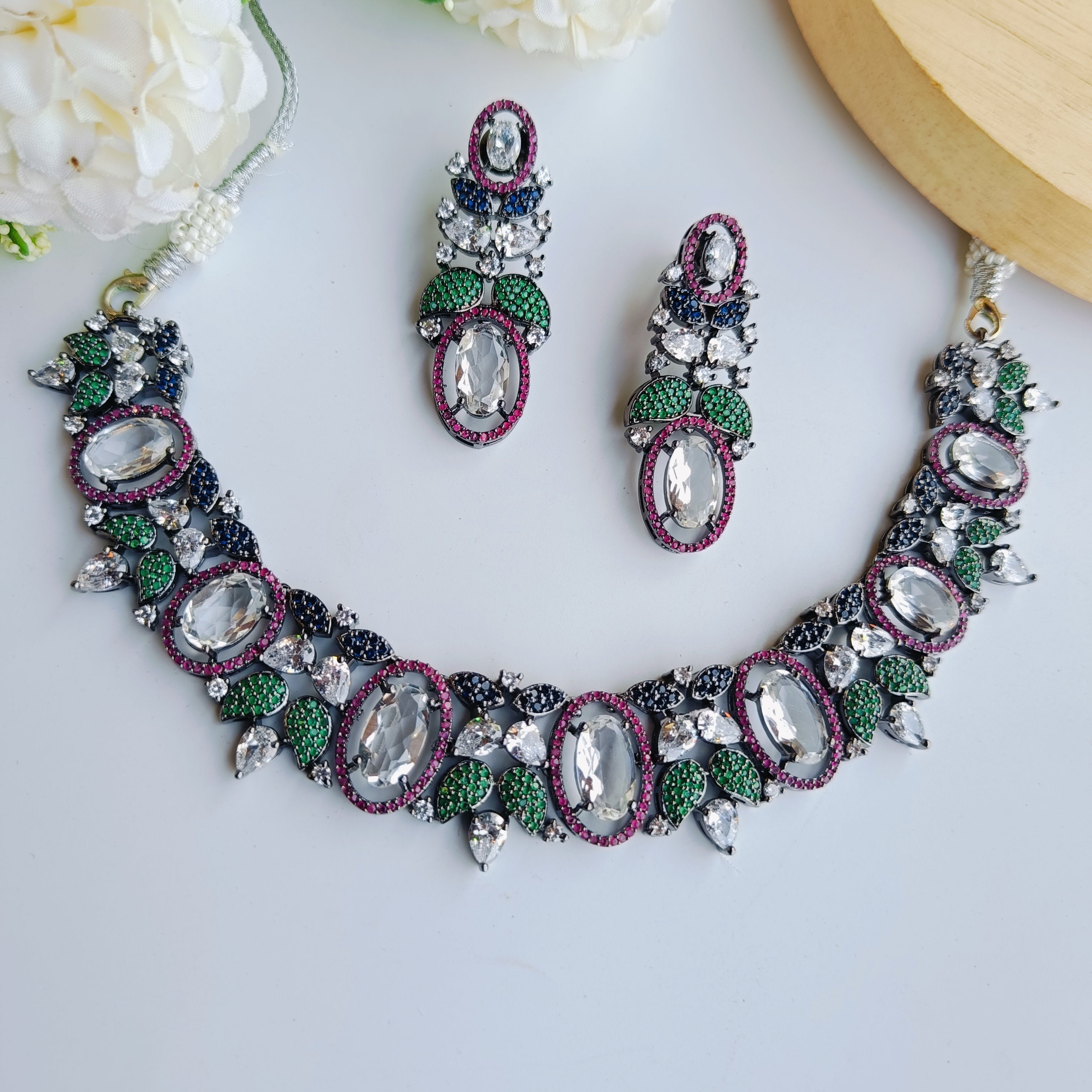 Ad zubia Neckpiece