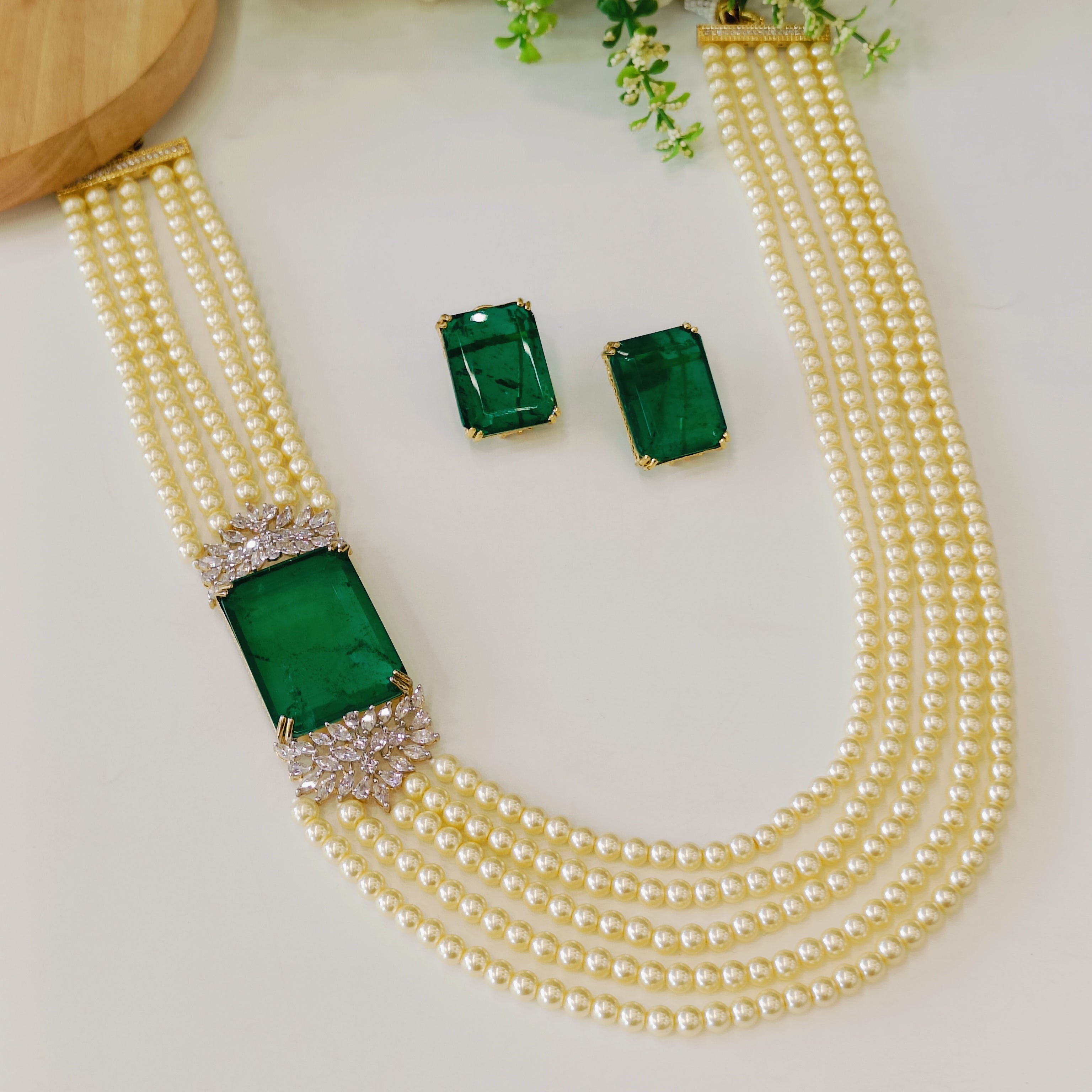 Nayaab Romy Pearl Neckpiece