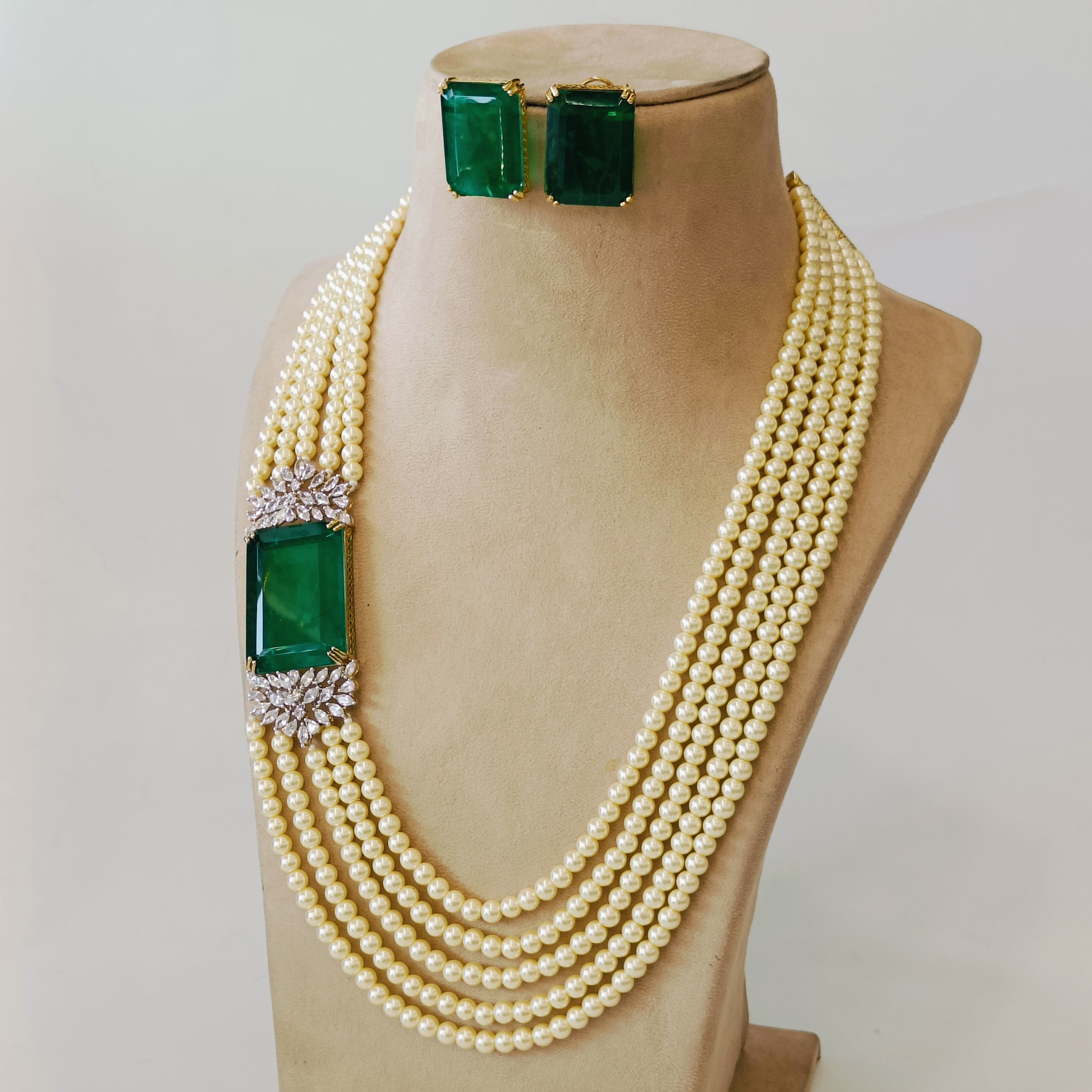 Nayaab Romy Pearl Neckpiece