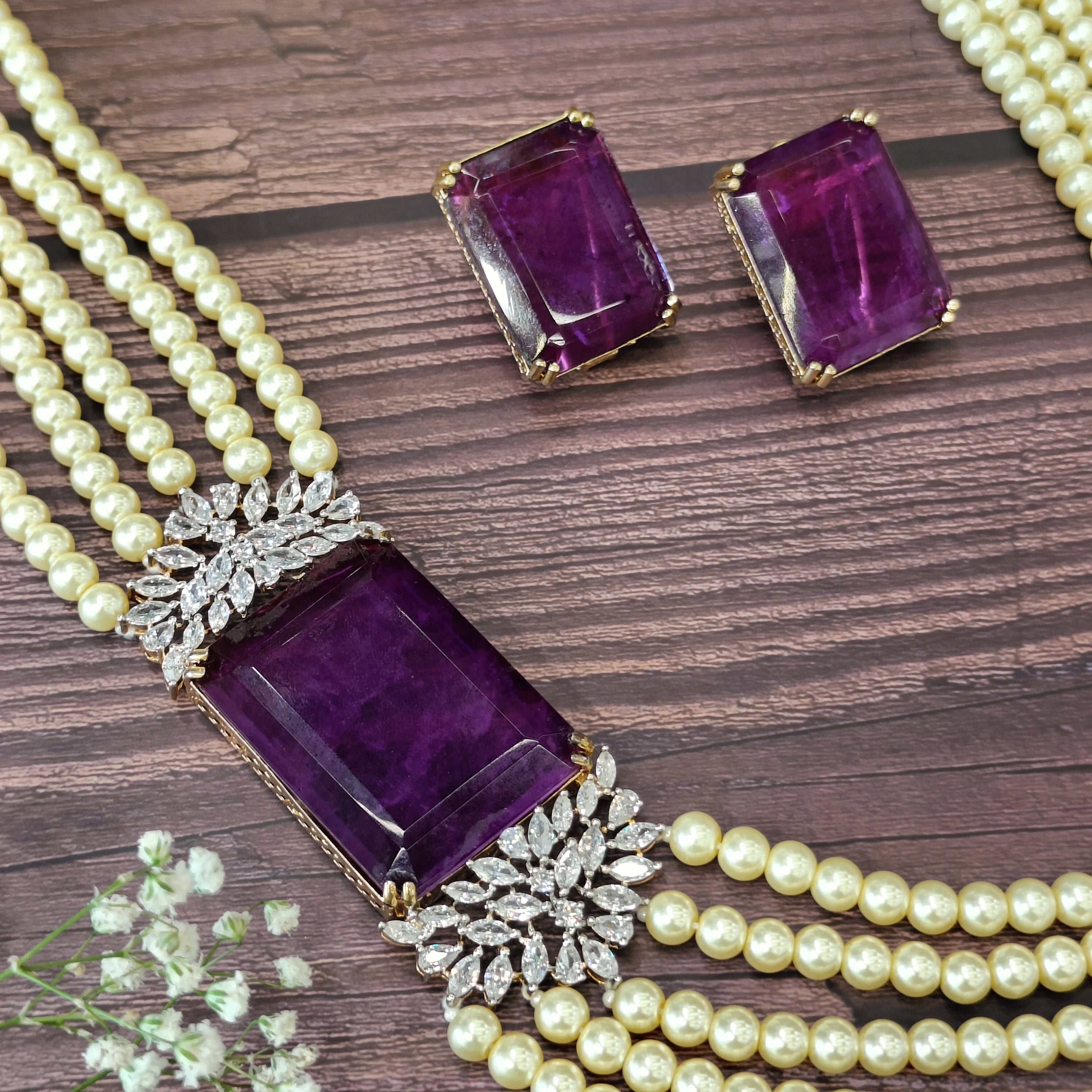 Nayaab Romy Pearl Neckpiece