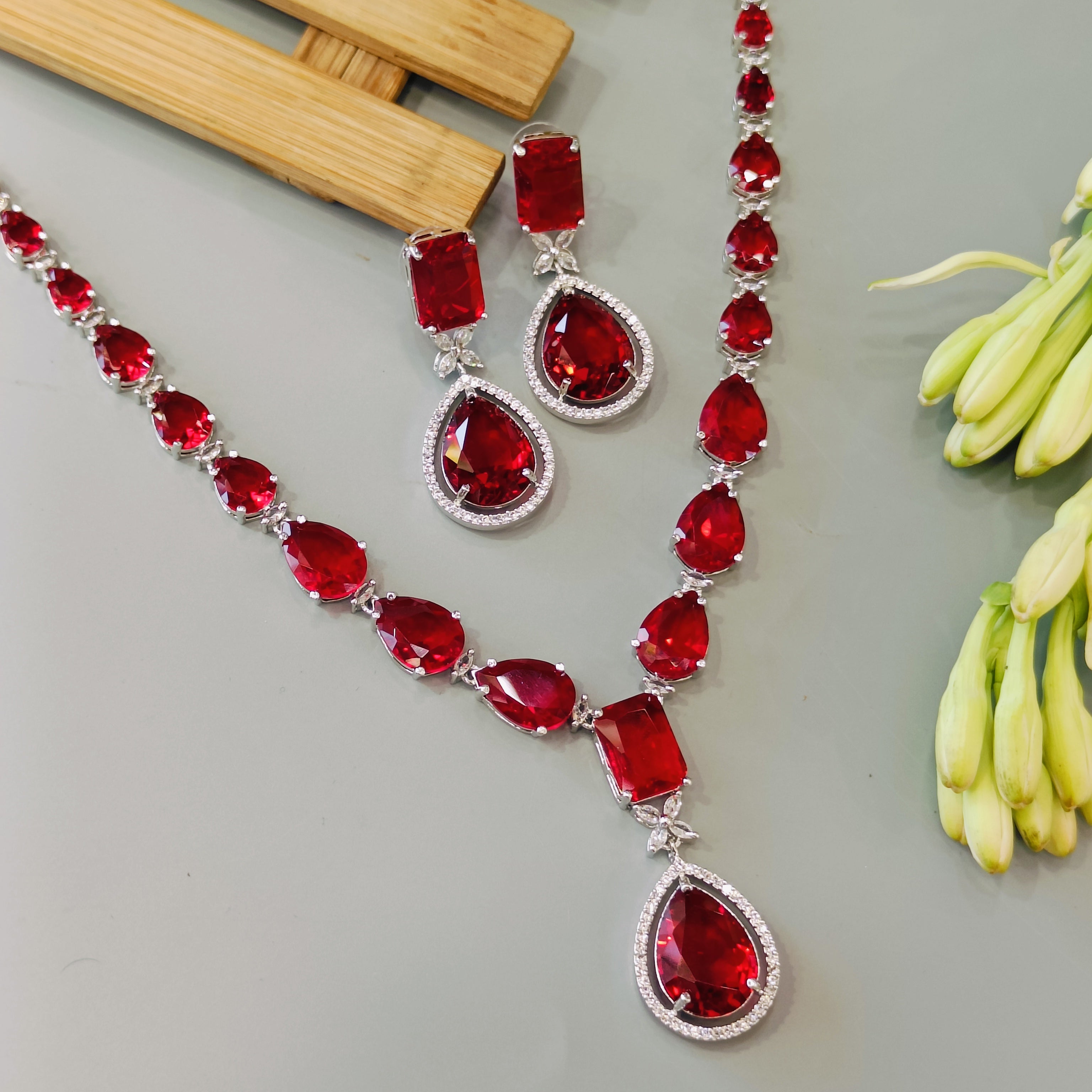 kiara emerald ad Neckpiece