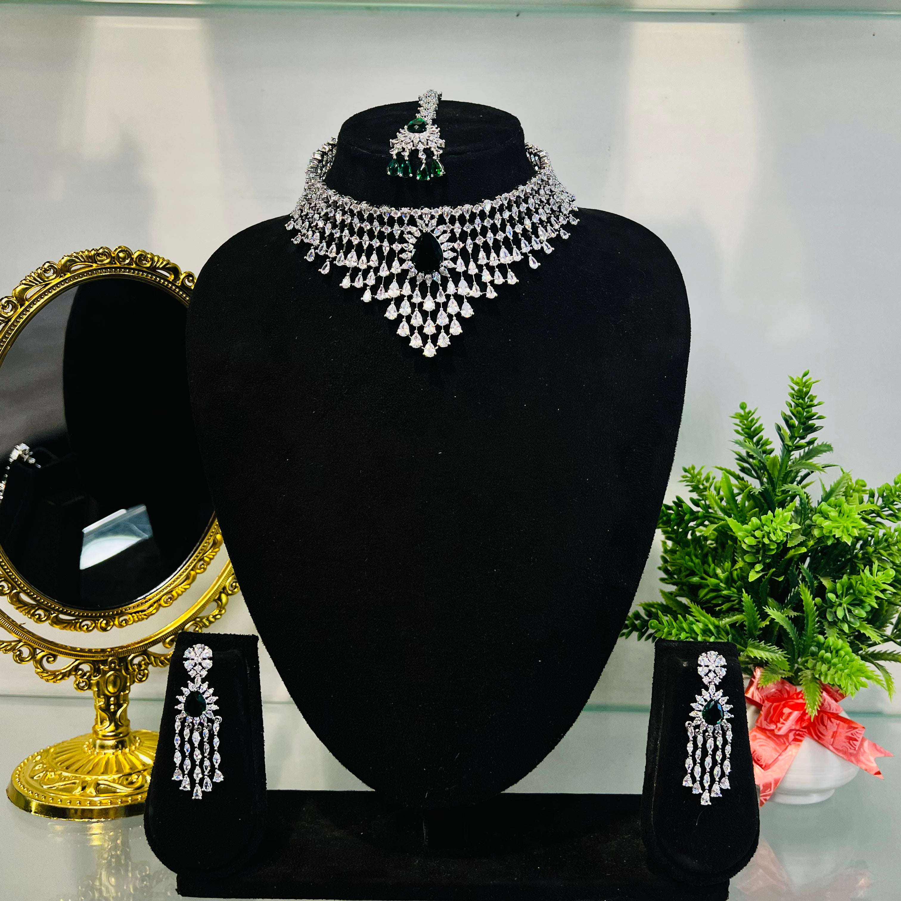 Ad noora choker