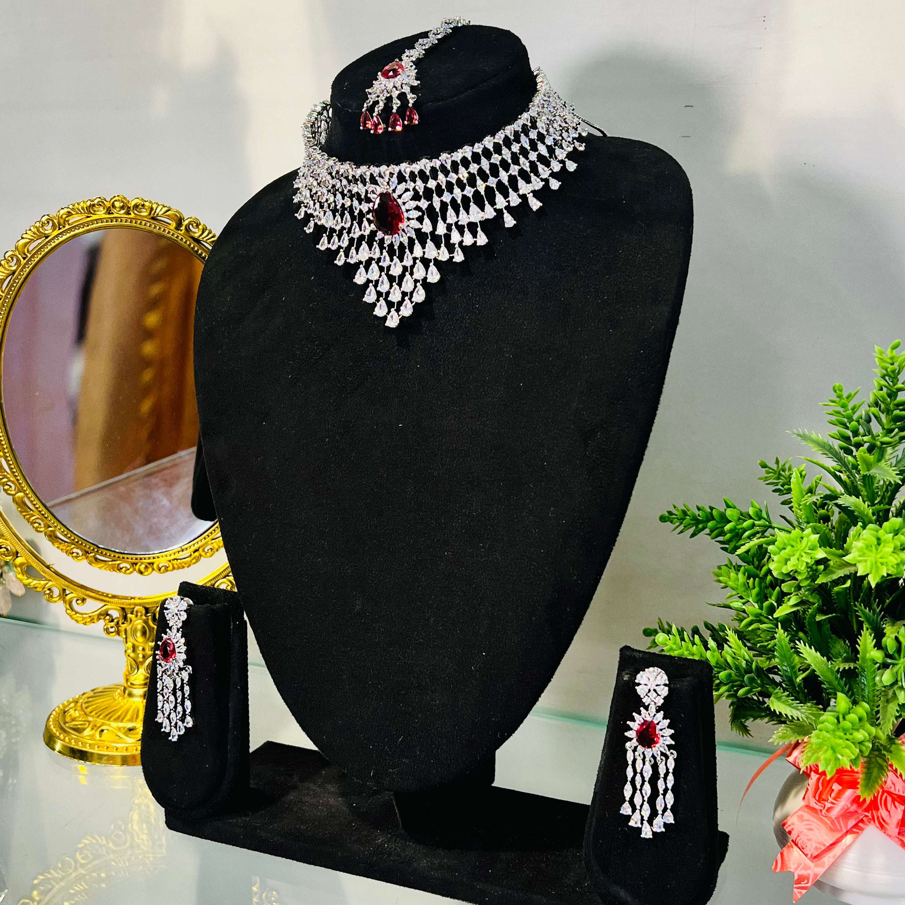 Ad noora choker