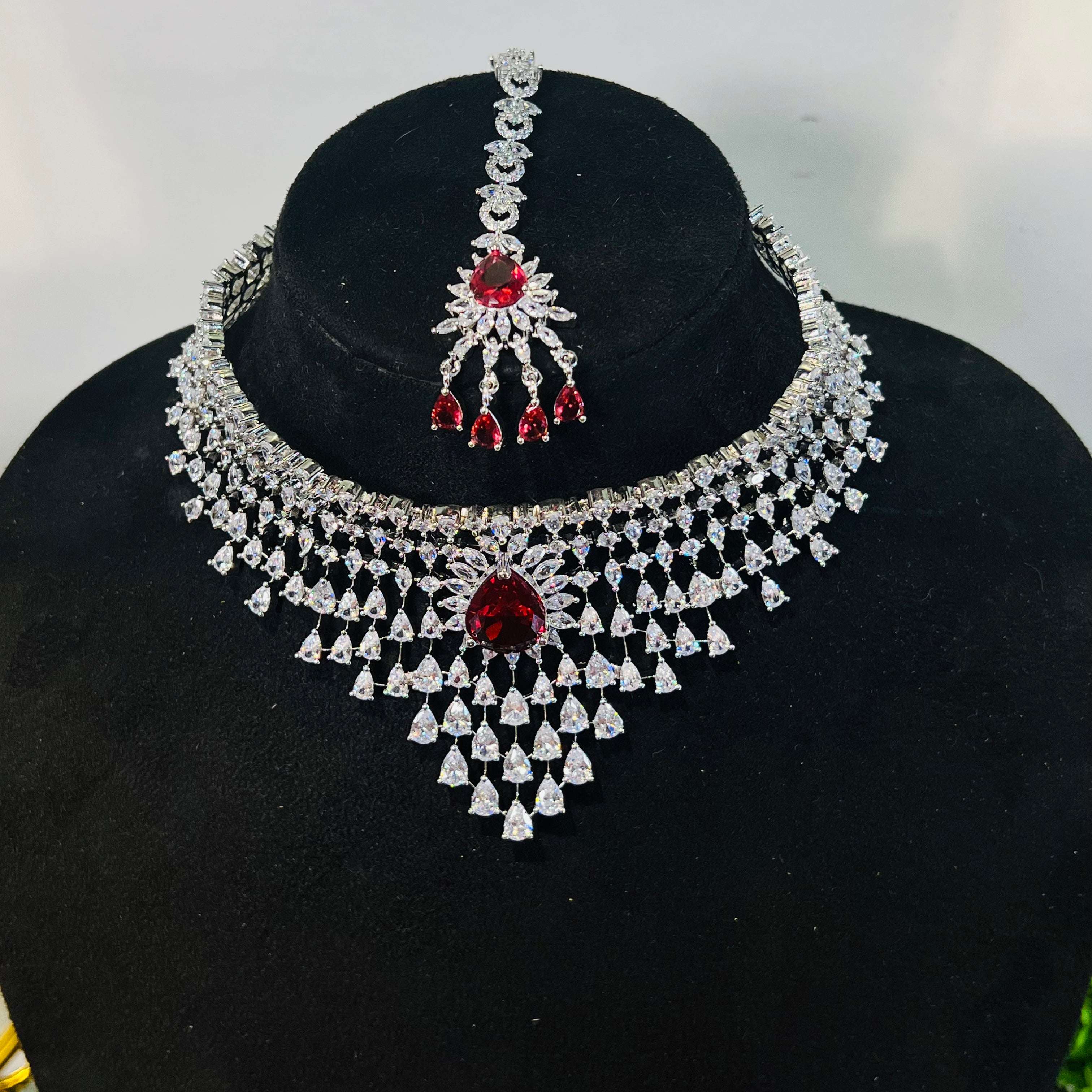Ad noora choker