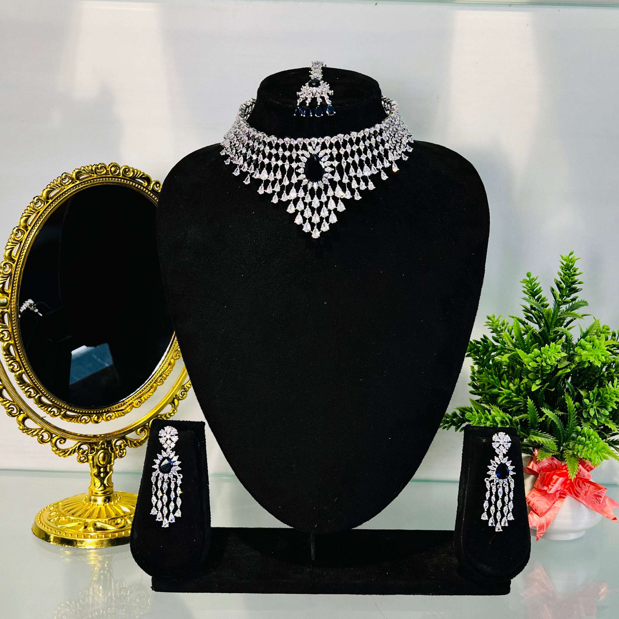 Ad noora choker