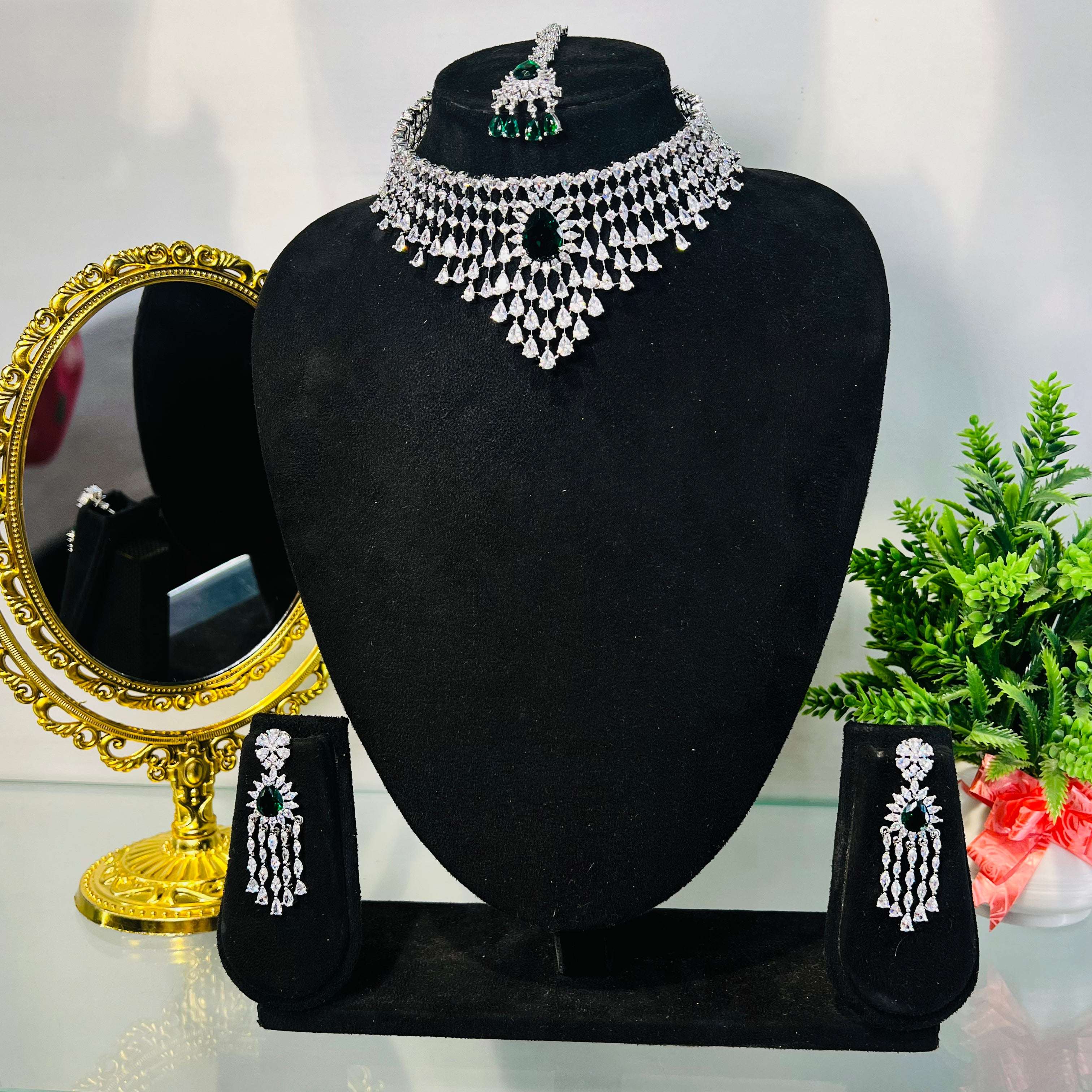Ad noora choker