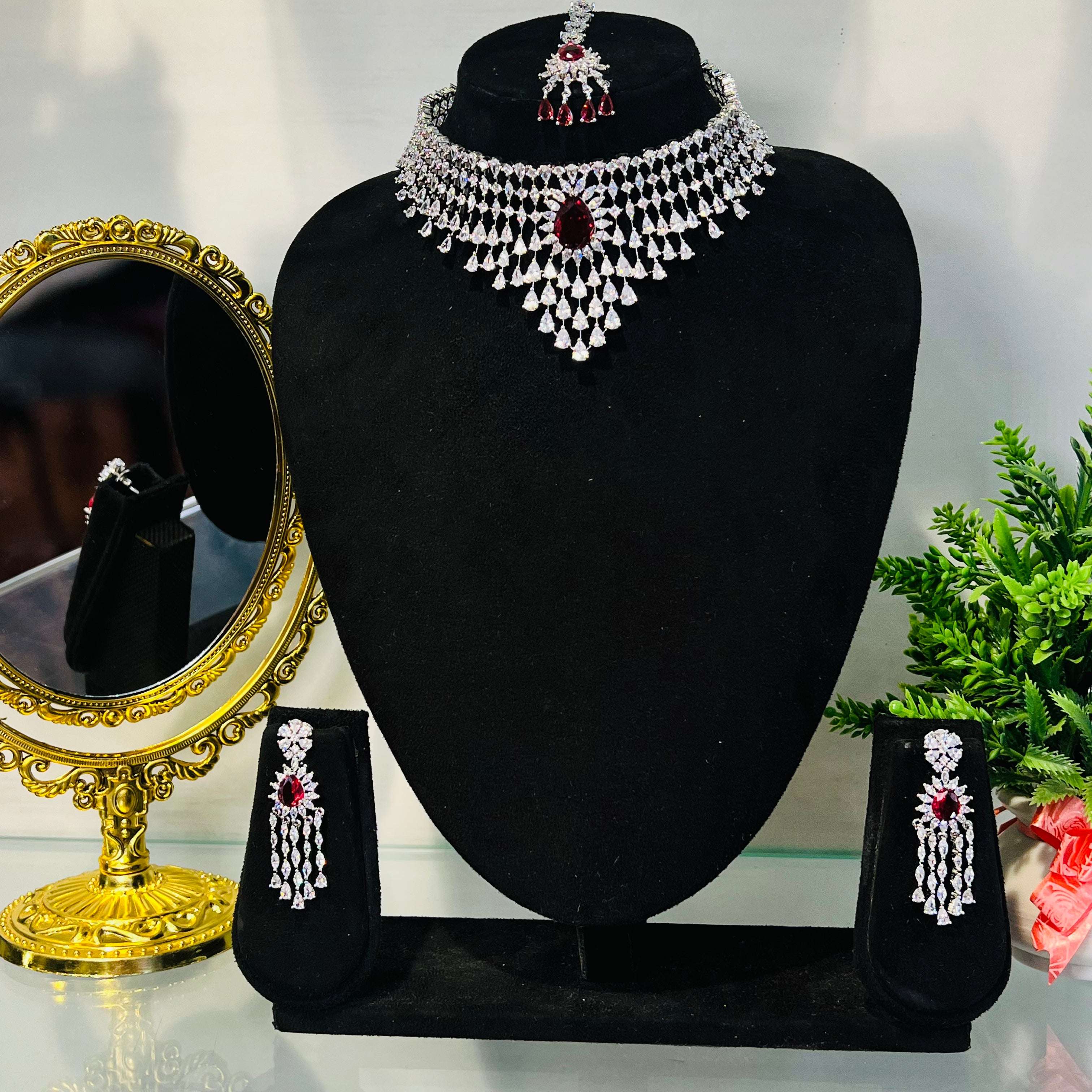 Ad noora choker
