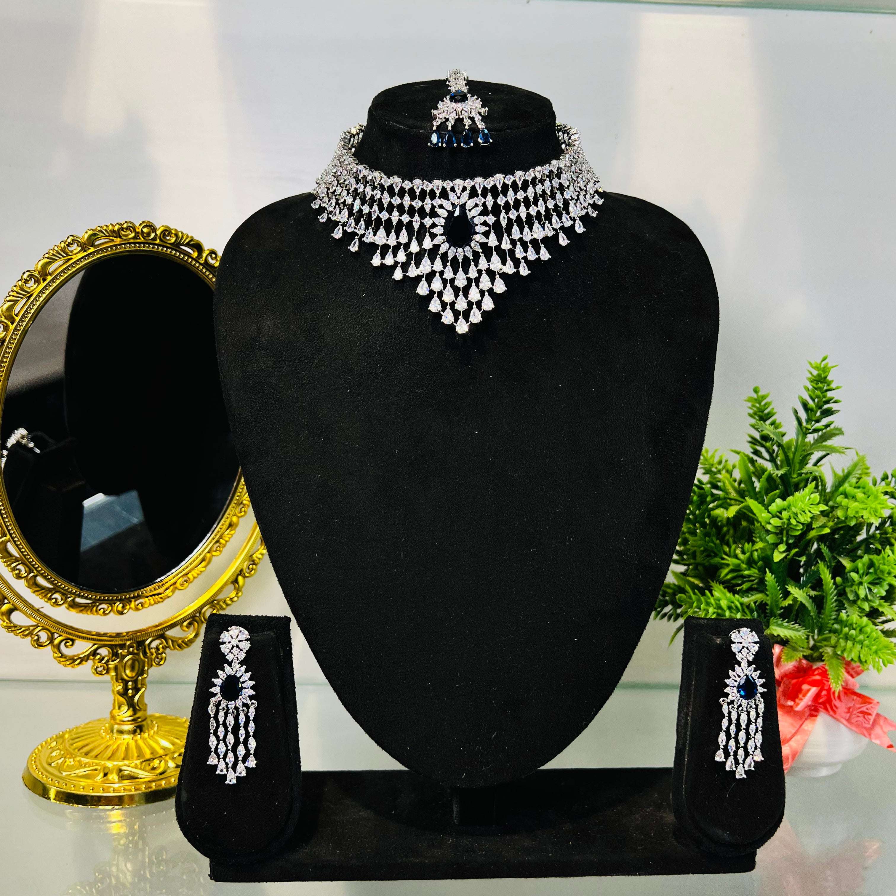 Ad noora choker