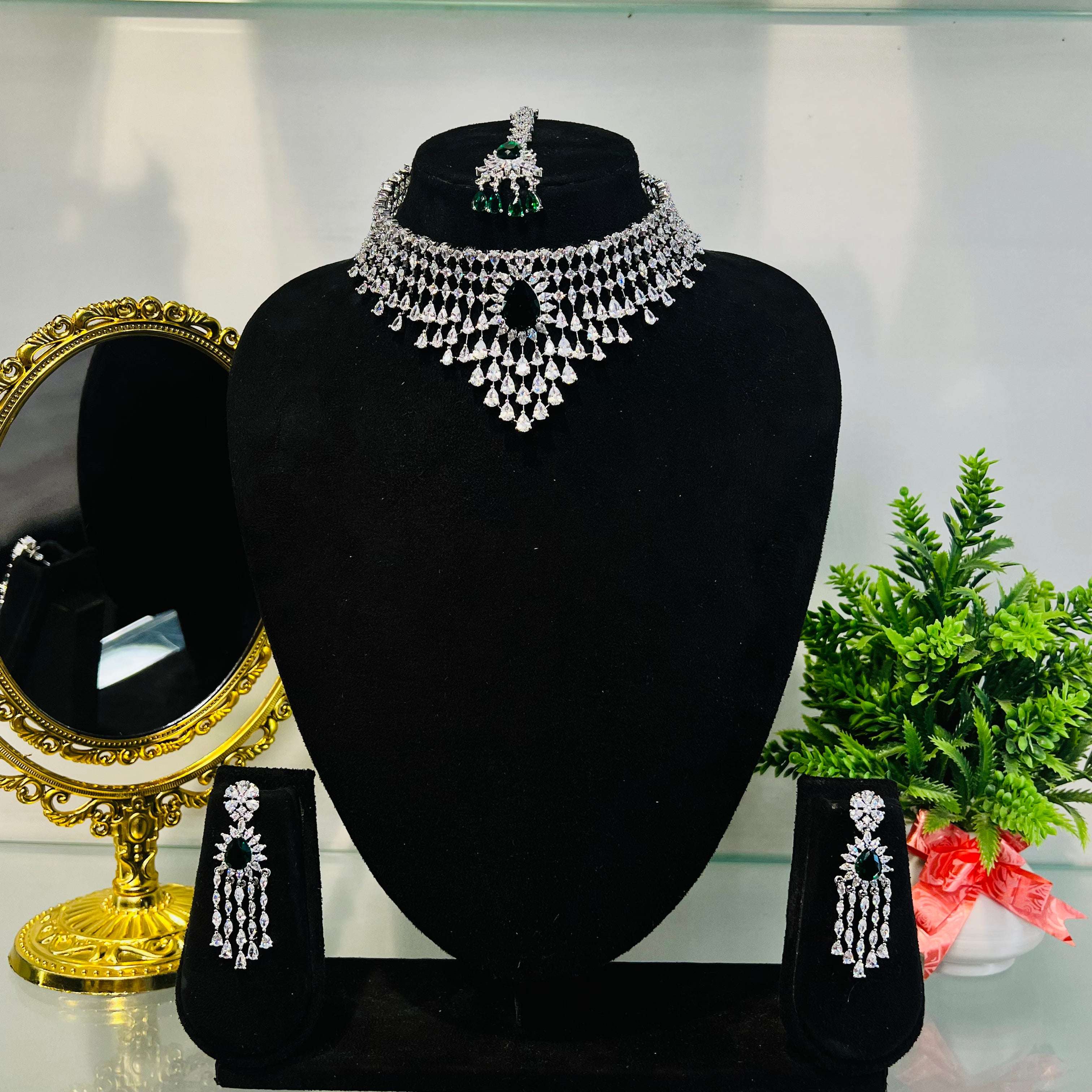 Ad noora choker