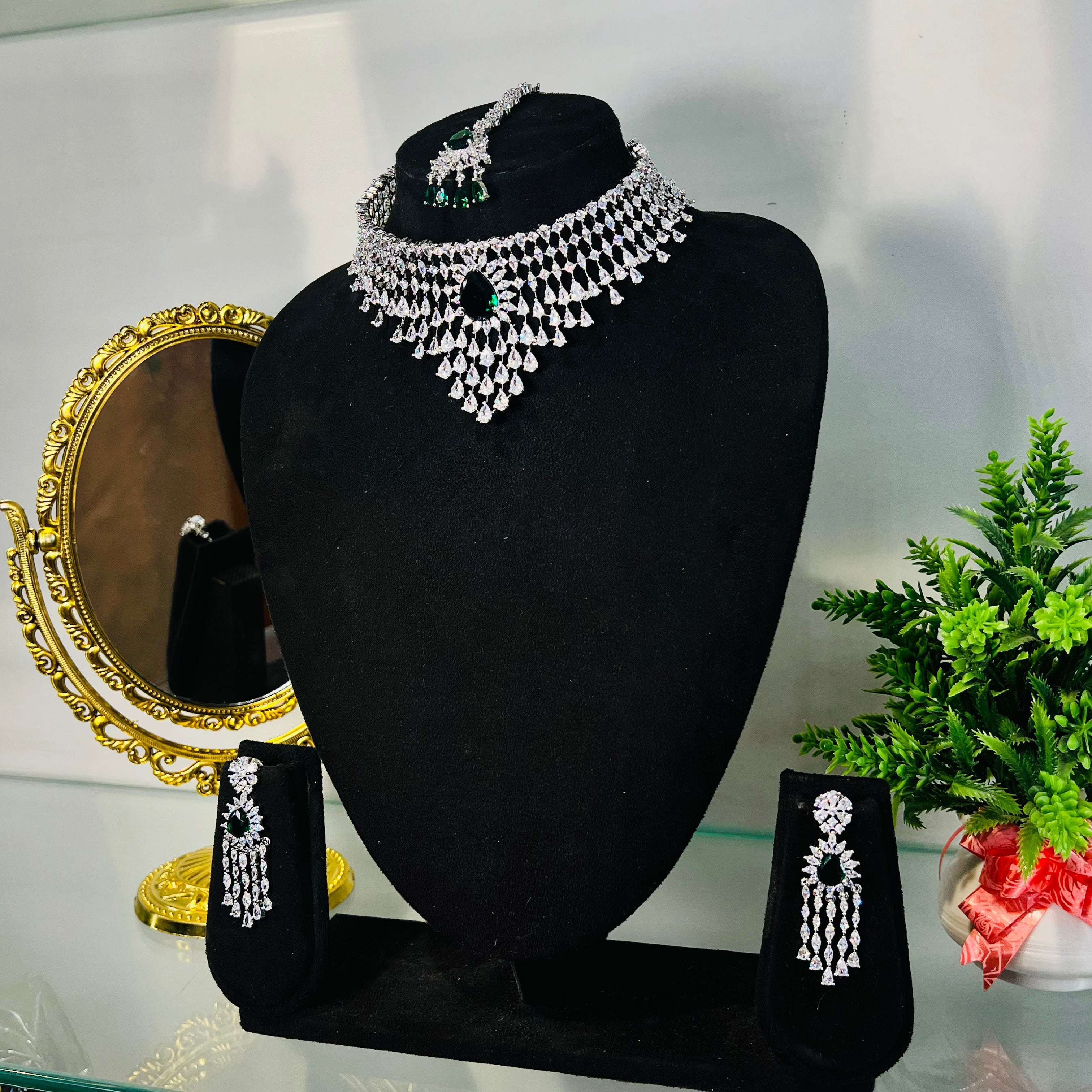 Ad noora choker