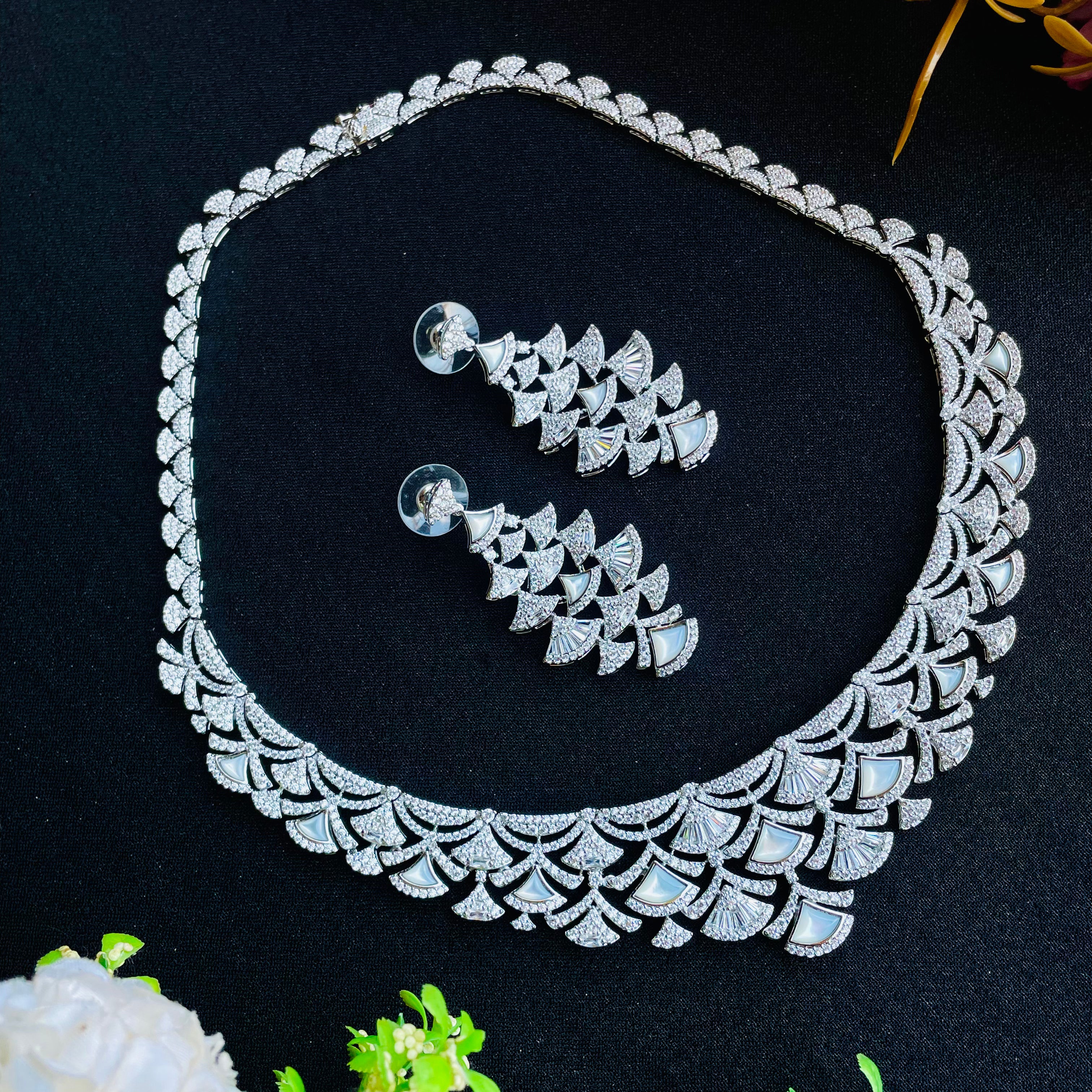 Ad Ivy Neckpiece