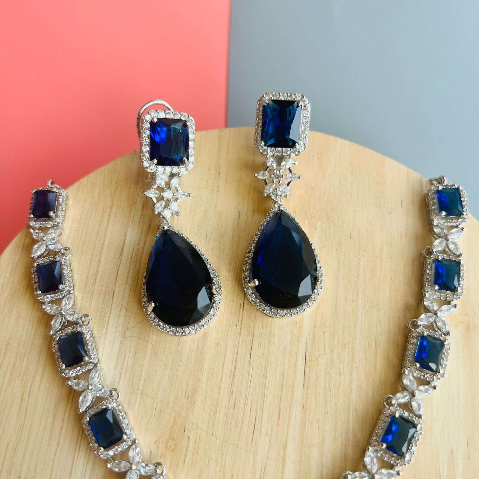 Ad zoya neckpiece Velvet box by Shweta